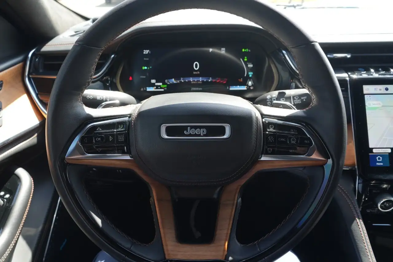 Jeep Grand Cherokee снимка Jeep Grand Cherokee