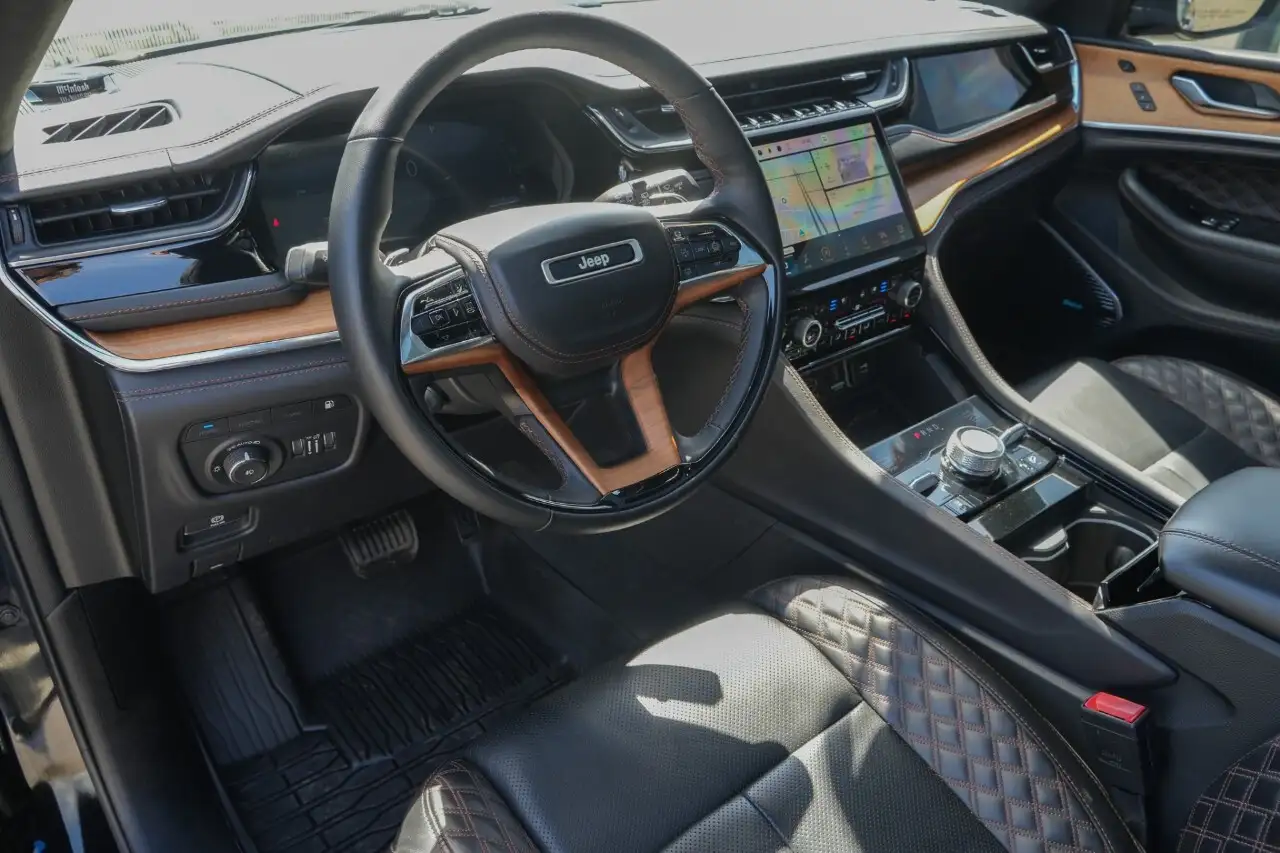 Jeep Grand Cherokee снимка Jeep Grand Cherokee