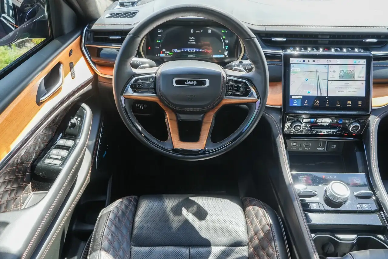 Jeep Grand Cherokee снимка Jeep Grand Cherokee