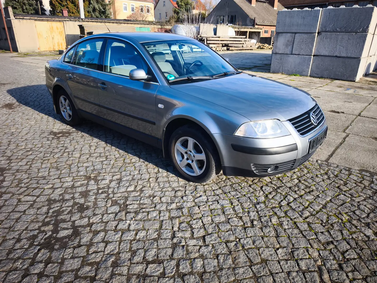 Volkswagen Passat Trendline HU/AU + Service Neu Grau - 2