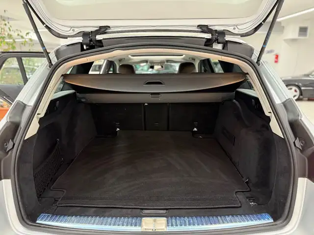 Mercedes-Benz 220 view 14