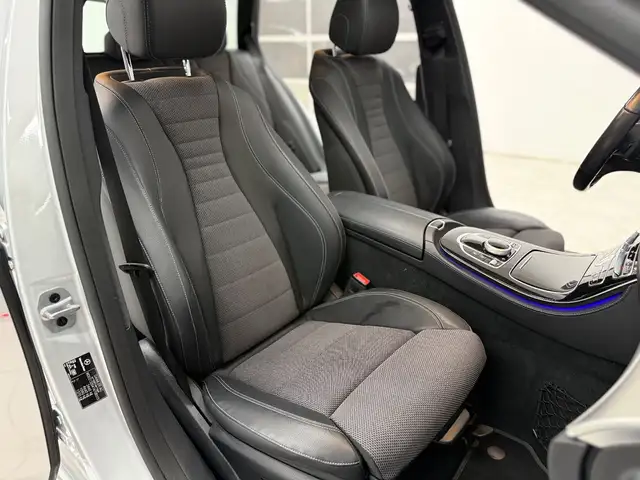 Mercedes-Benz 220 view 12