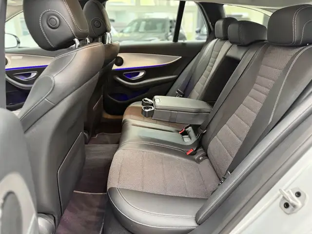Mercedes-Benz 220 view 15