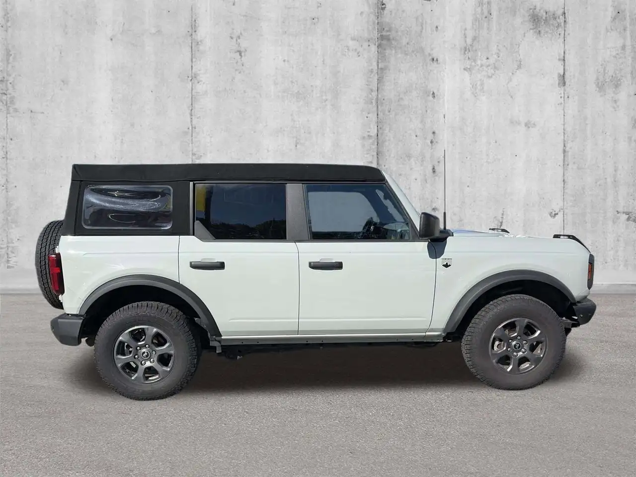 Ford Bronco снимка Ford Bronco