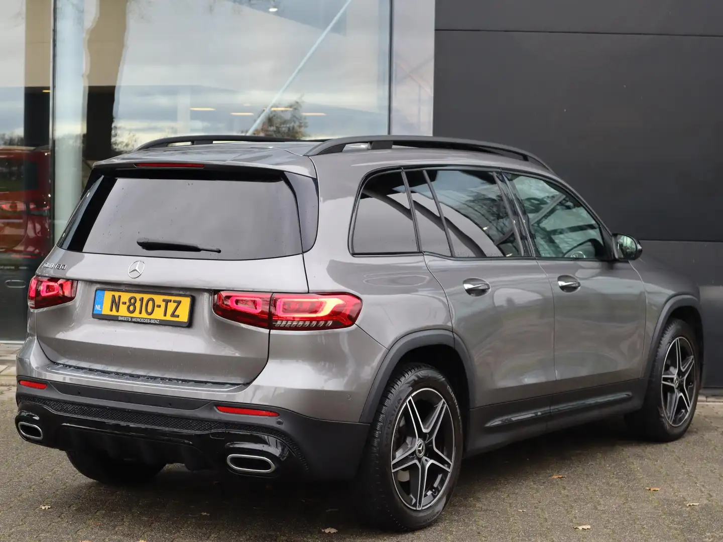 Mercedes-Benz GLB 180 Business Solution AMG Gris - 2