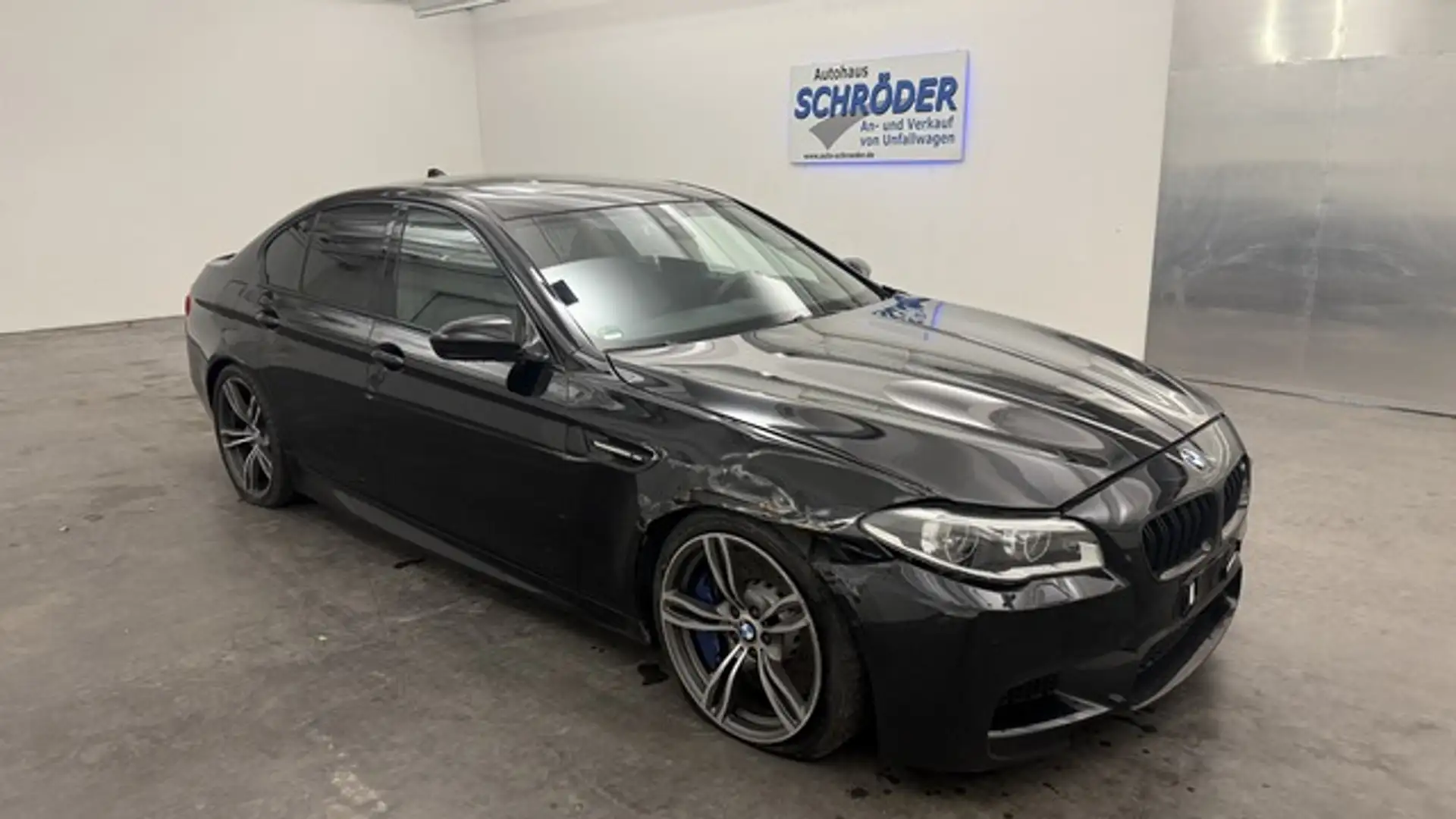 BMW M5 *HUD*H&K*Kamera*Soft-Close*4xSHZ Schwarz - 2