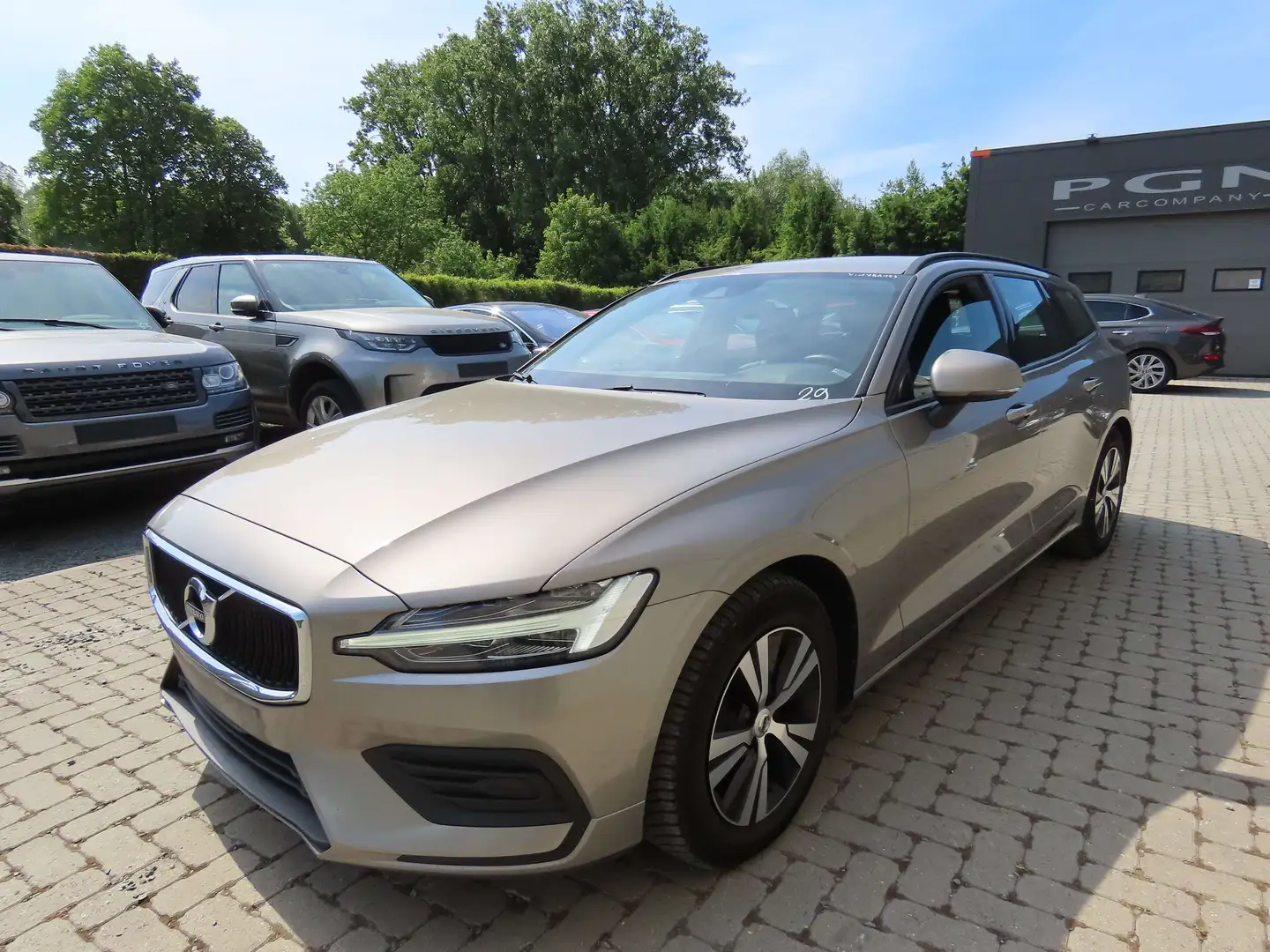Volvo V60 2.0 D3 Momentum Pro Geartronic Beige - 1
