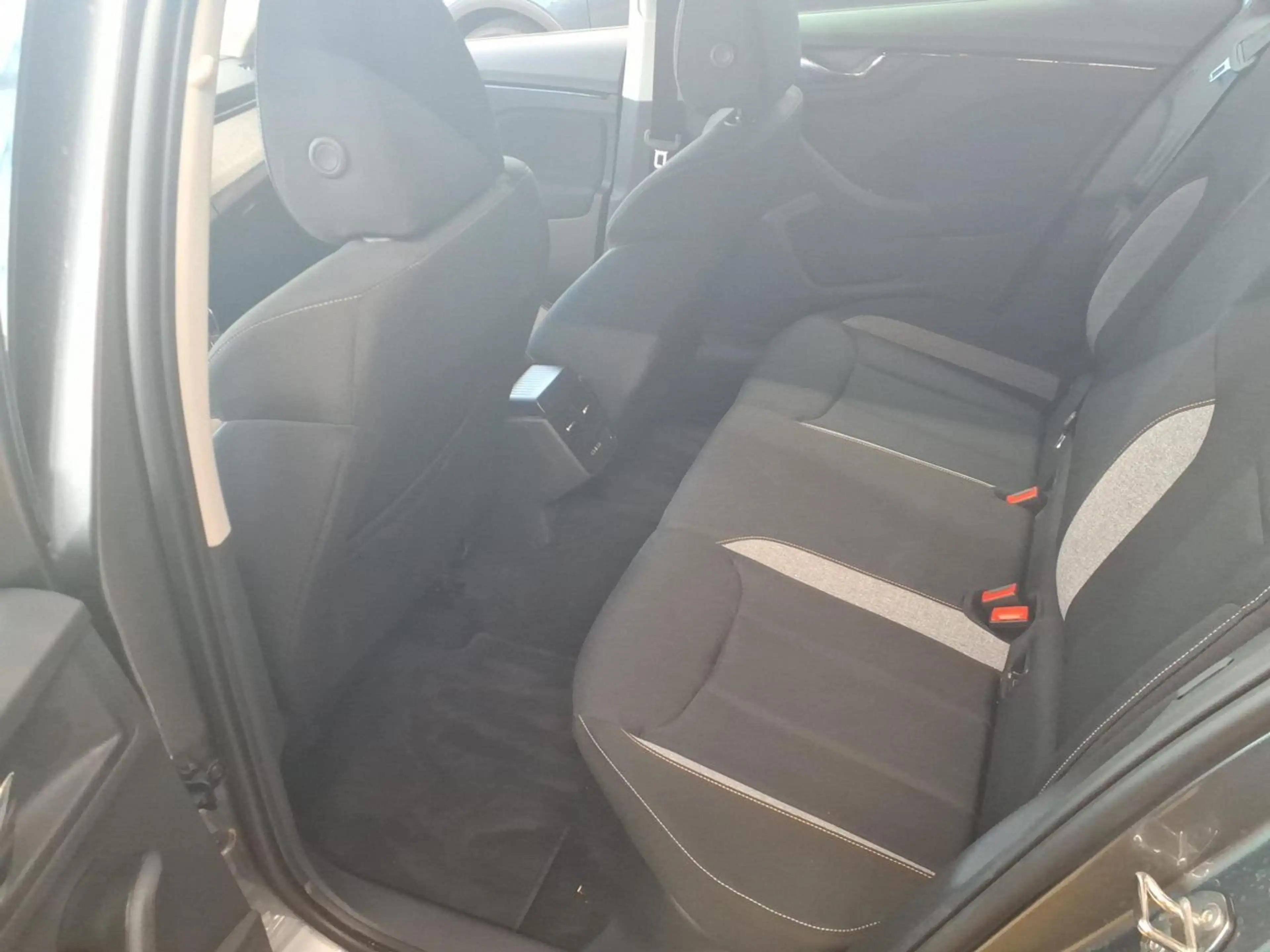 Skoda Kamiq 1.0 TSI DSG TOUR*MATRIX*AHK*KAMERA*SHZ*NAV — photo 4