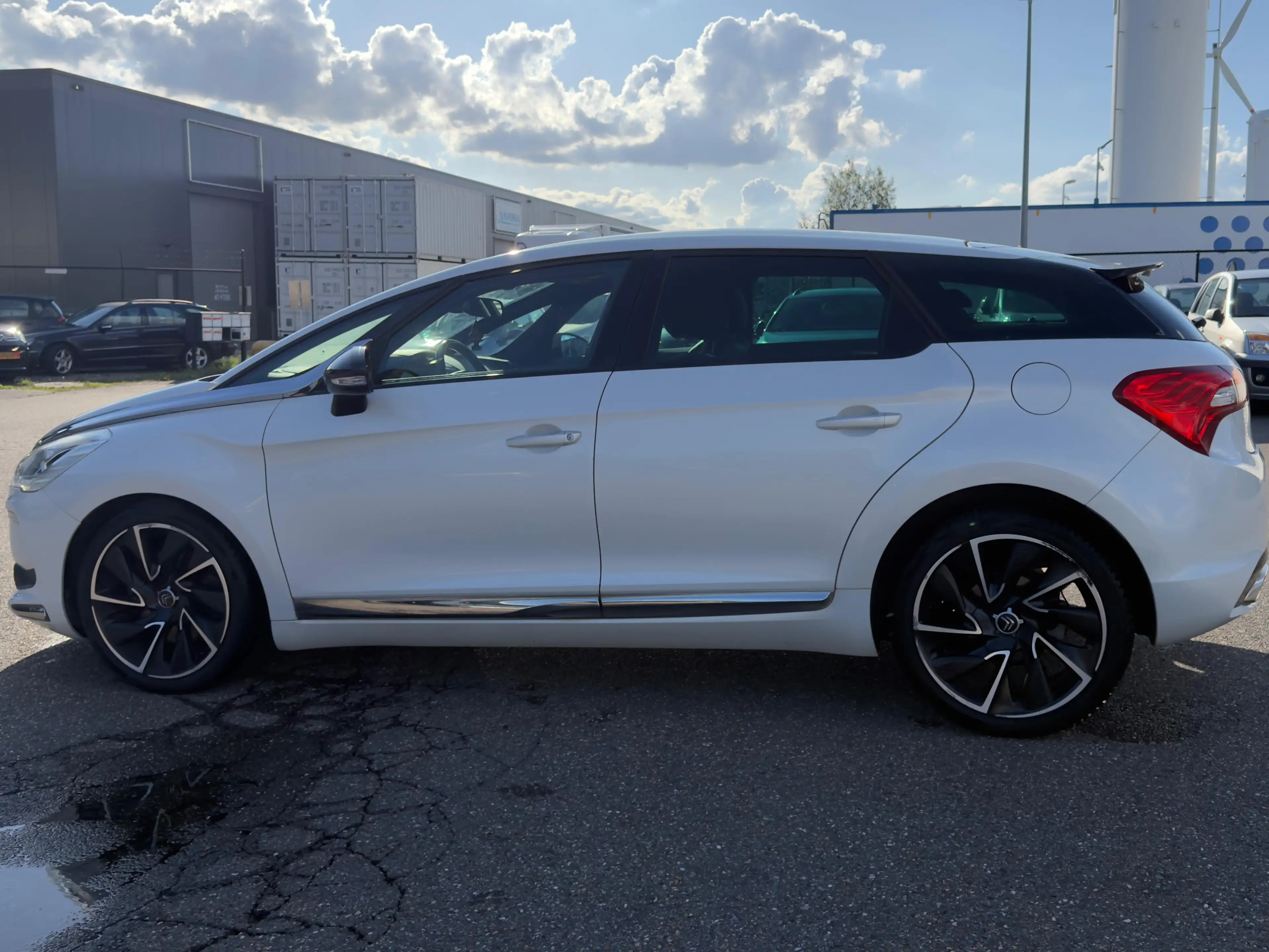 Citroen DS5 CITROËN DS5 2.0 HDI AUTOMAAT – 163 PK – FULL OPTION – PANORAMA – LEDER – CAMERA – 1 JAAR GARANTIE — photo 2