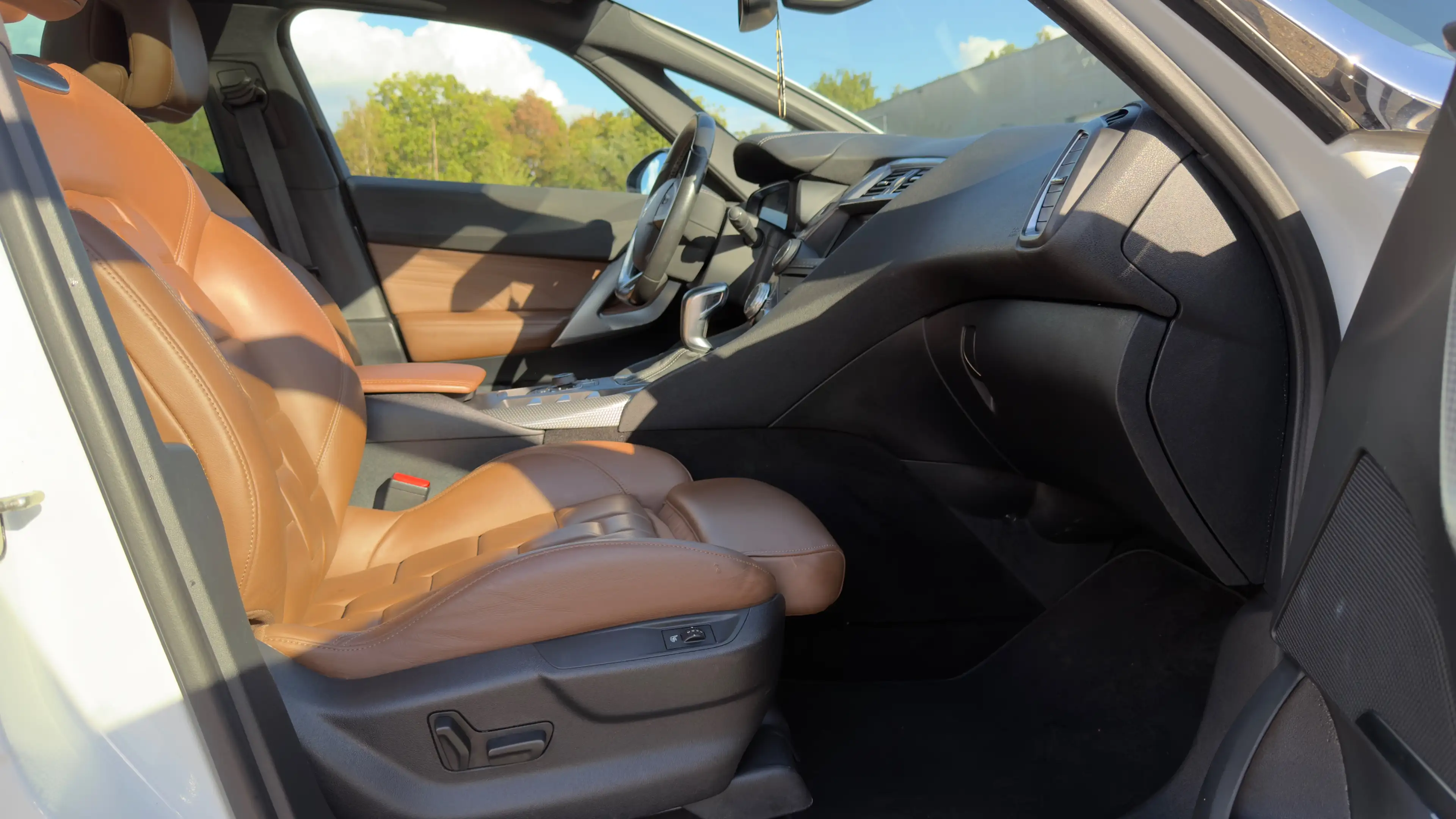 Citroen DS5 CITROËN DS5 2.0 HDI AUTOMAAT – 163 PK – FULL OPTION – PANORAMA – LEDER – CAMERA – 1 JAAR GARANTIE — photo 9