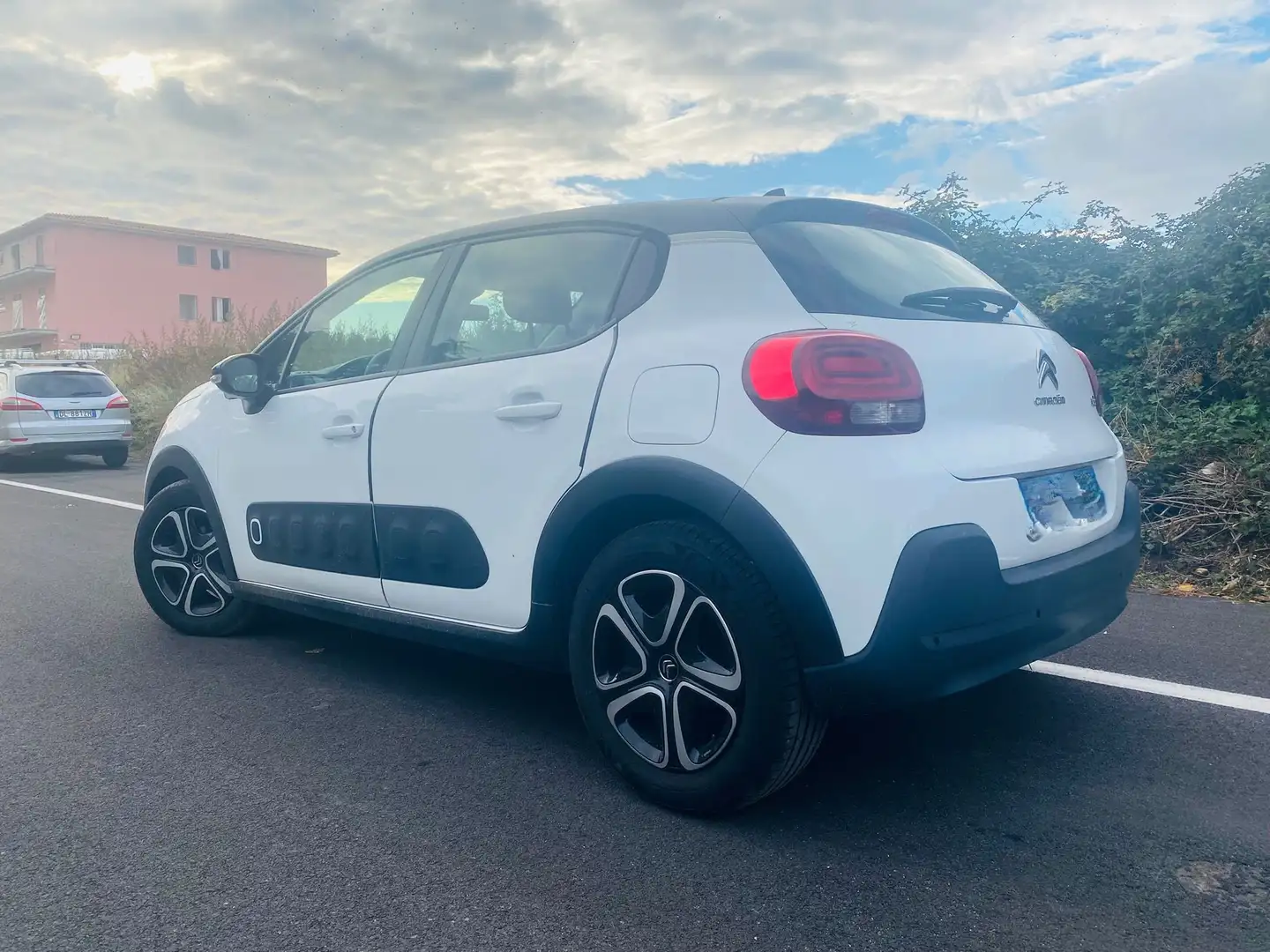 Citroen C3 C3 III 2017 1.6 bluehdi Shine s Bianco - 2