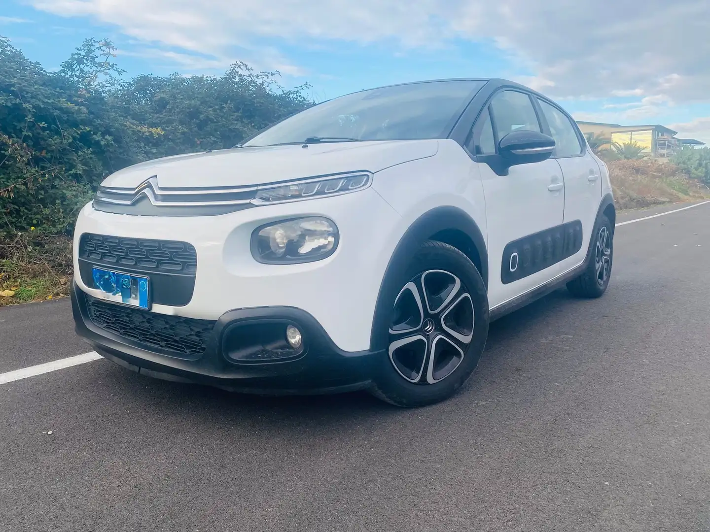 Citroen C3 C3 III 2017 1.6 bluehdi Shine s Bianco - 1