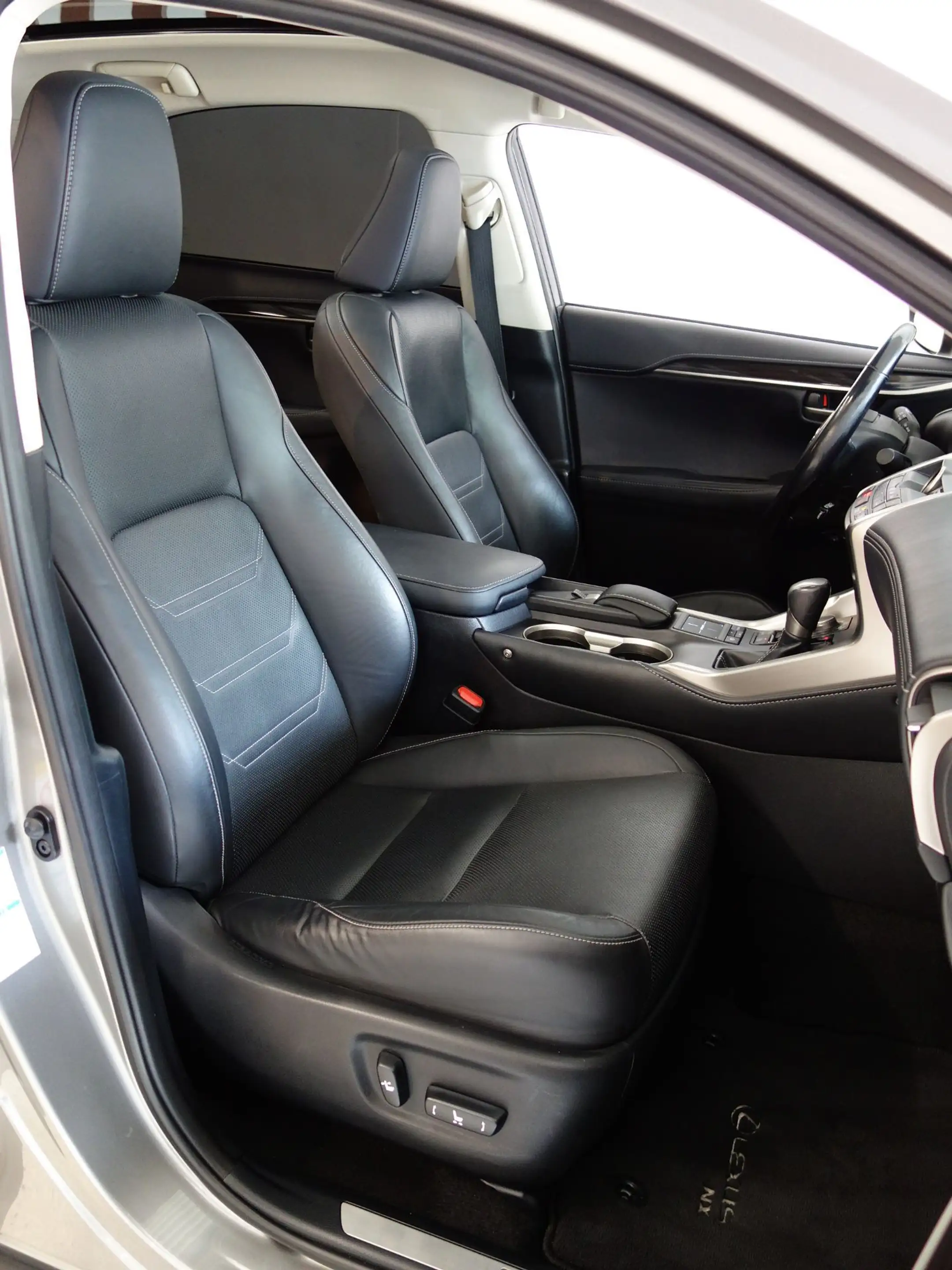 Lexus NX 300h AWD Hybrid Aut. Executive *VOLLAUSSTATTUNG *FOLIE — photo 13