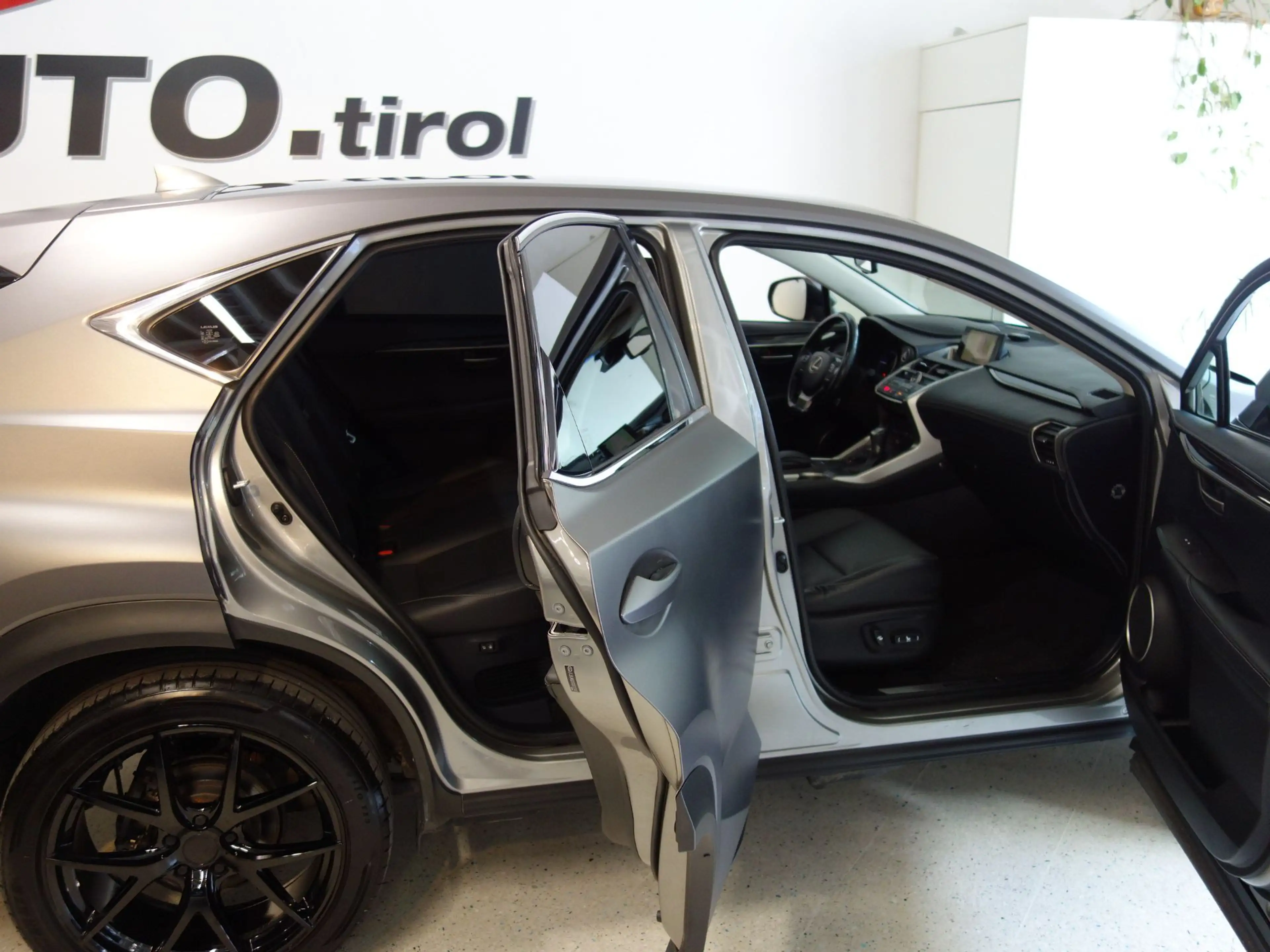 Lexus NX 300h AWD Hybrid Aut. Executive *VOLLAUSSTATTUNG *FOLIE — photo 10