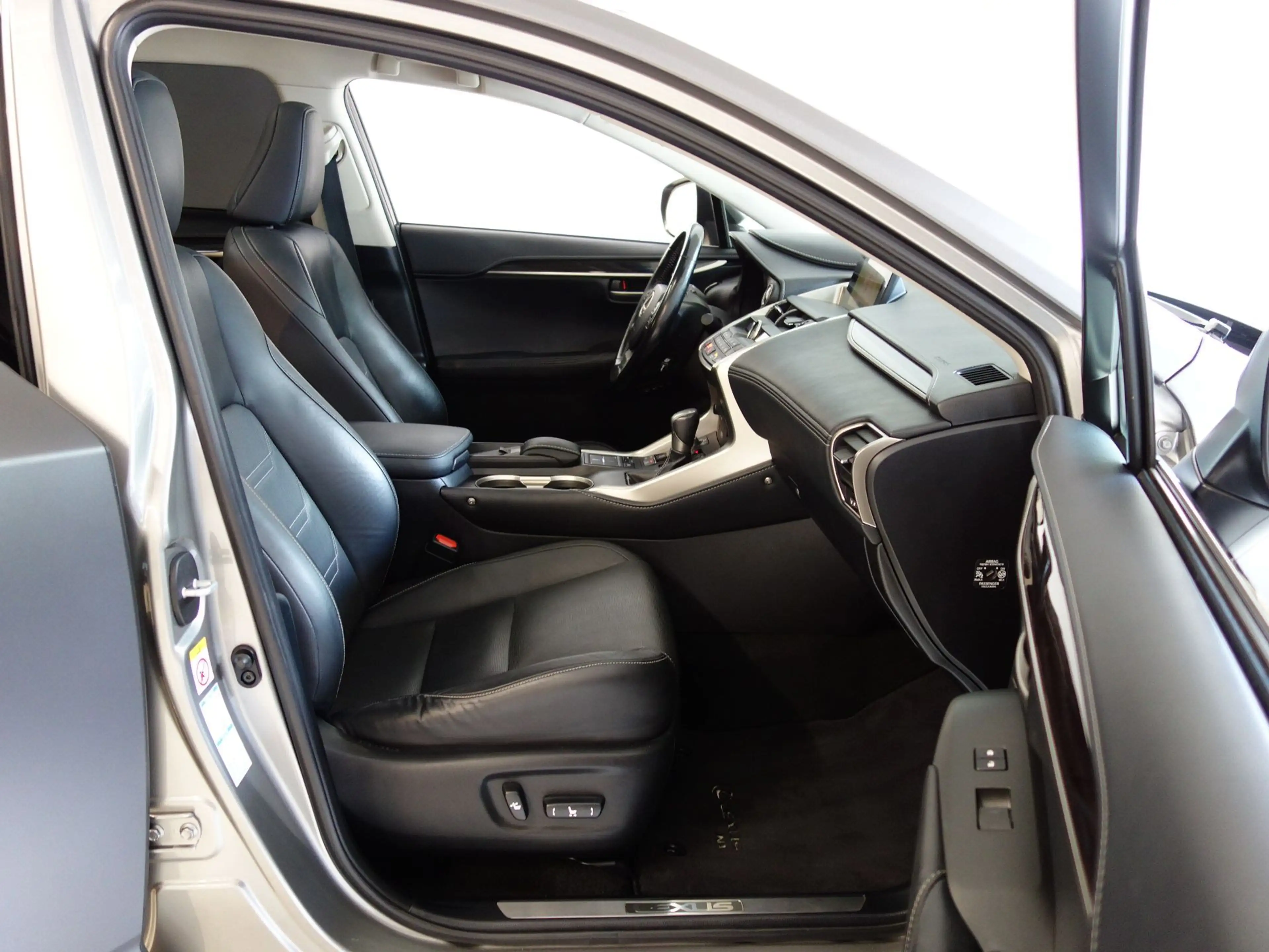 Lexus NX 300h AWD Hybrid Aut. Executive *VOLLAUSSTATTUNG *FOLIE — photo 12