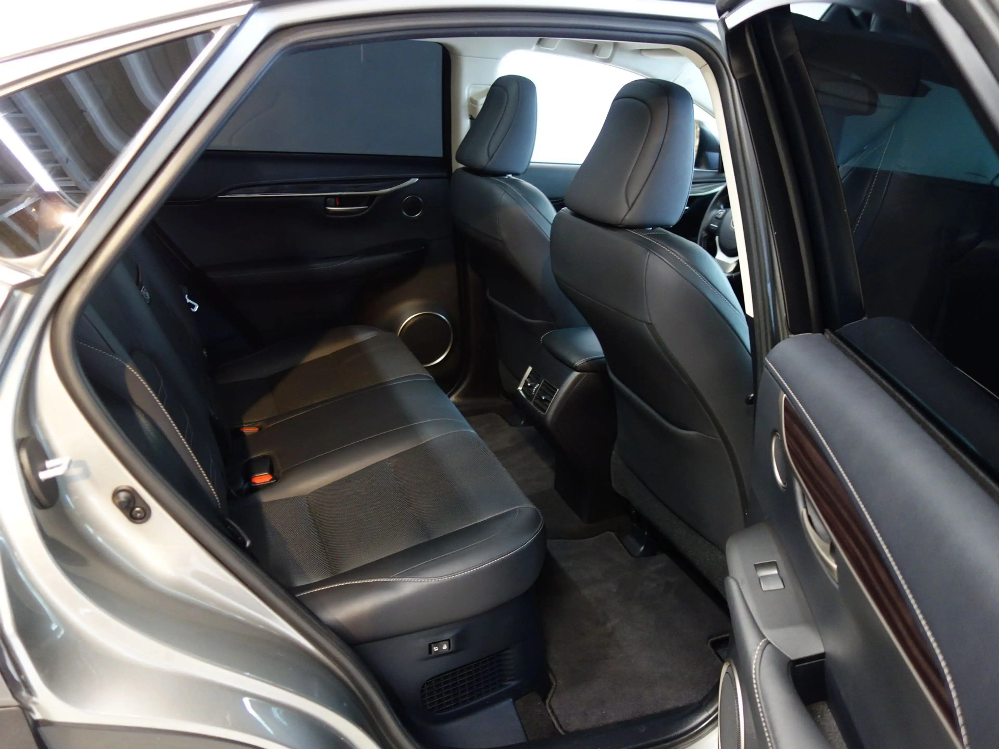 Lexus NX 300h AWD Hybrid Aut. Executive *VOLLAUSSTATTUNG *FOLIE — photo 11