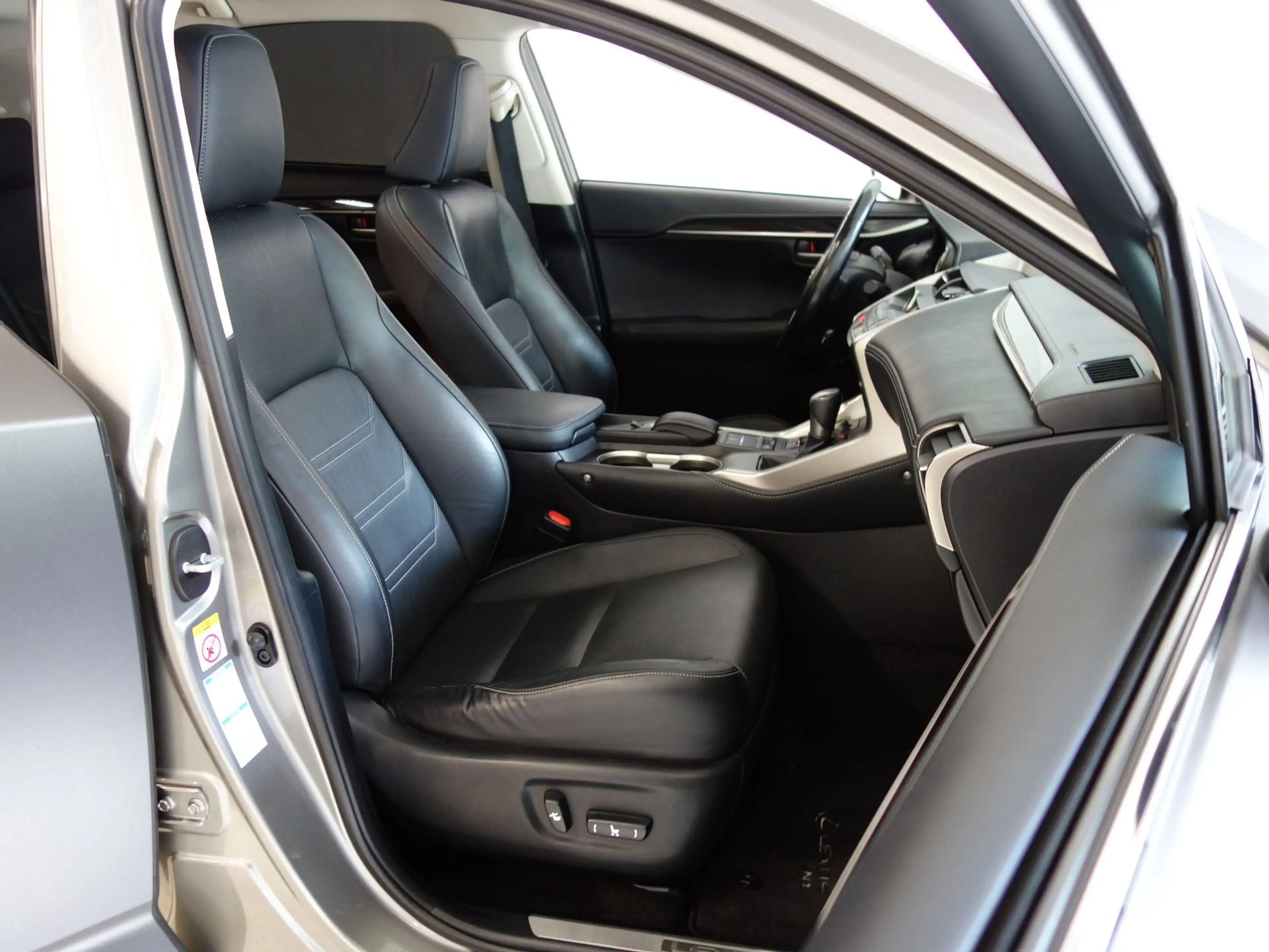 Lexus NX 300h AWD Hybrid Aut. Executive *VOLLAUSSTATTUNG *FOLIE — photo 14