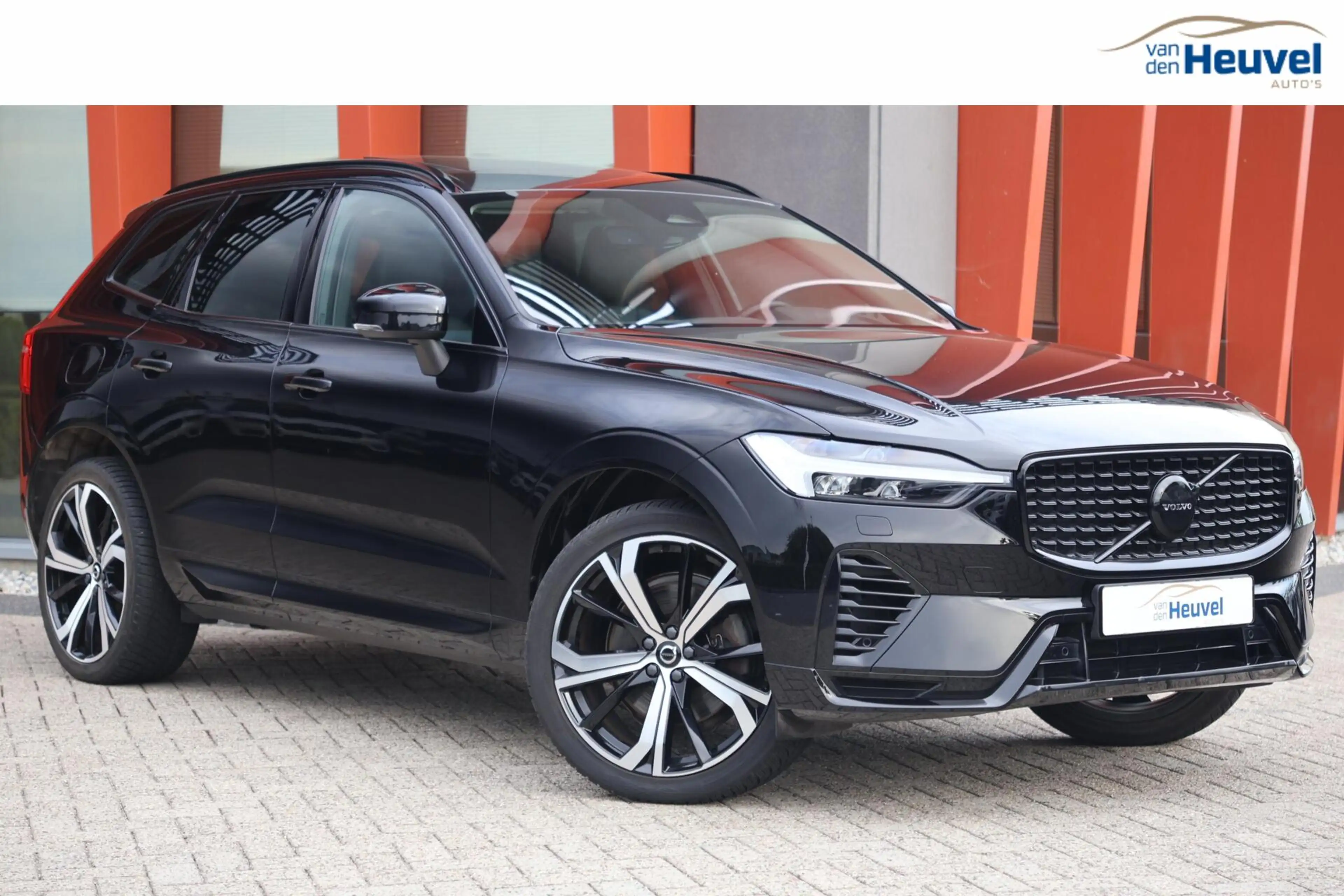 Volvo XC60 T6 Recharge AWD Plus Dark | Stoelverwarming | Trek