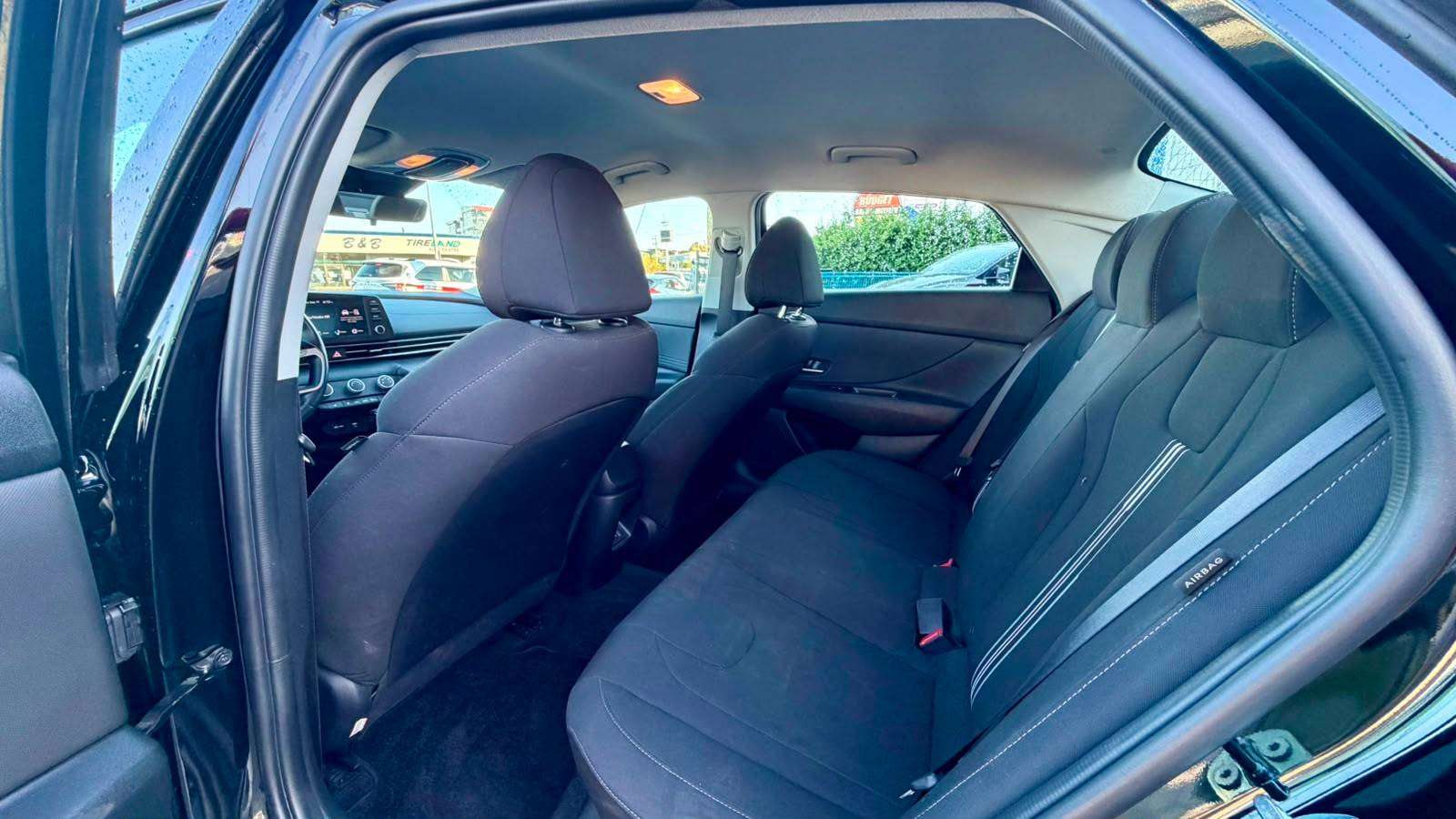 2025 Hyundai Elantra — view 15