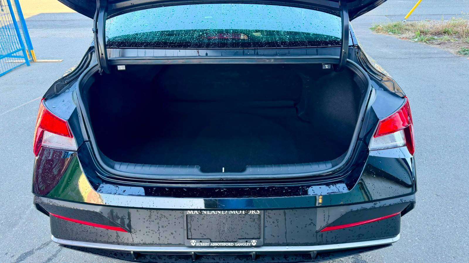 2025 Hyundai Elantra — view 16