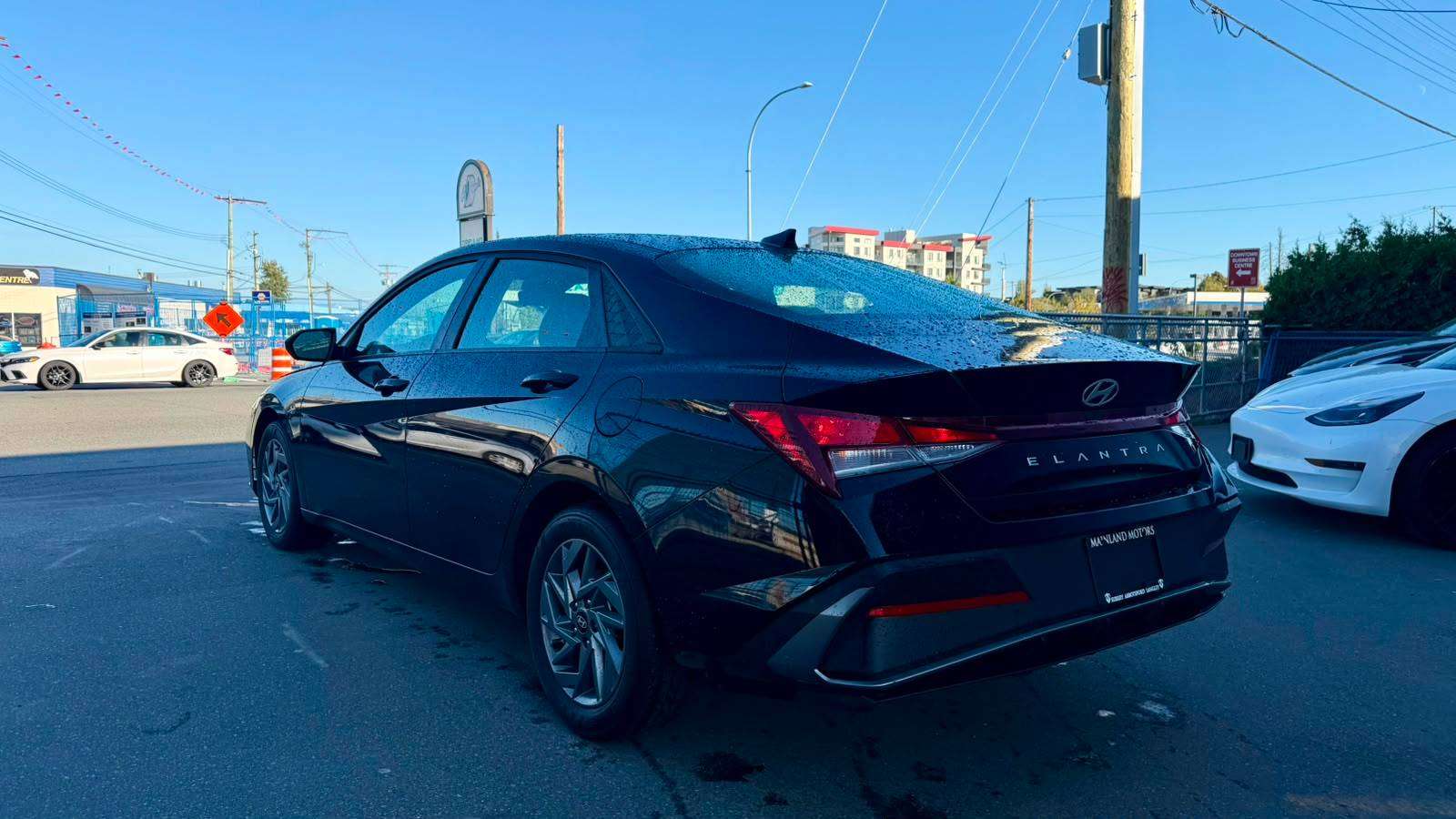 2025 Hyundai Elantra — view 6