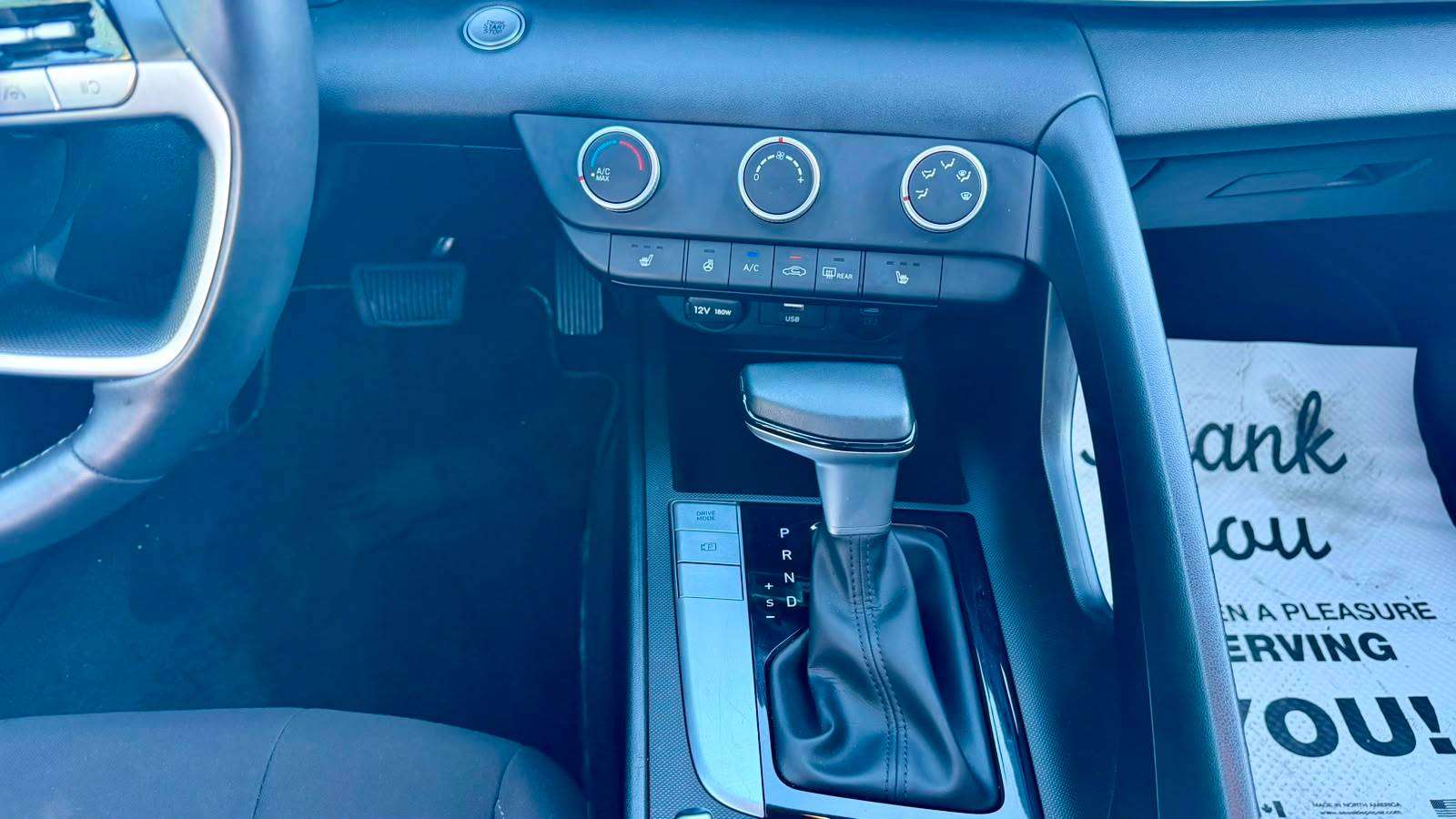 2025 Hyundai Elantra — view 13