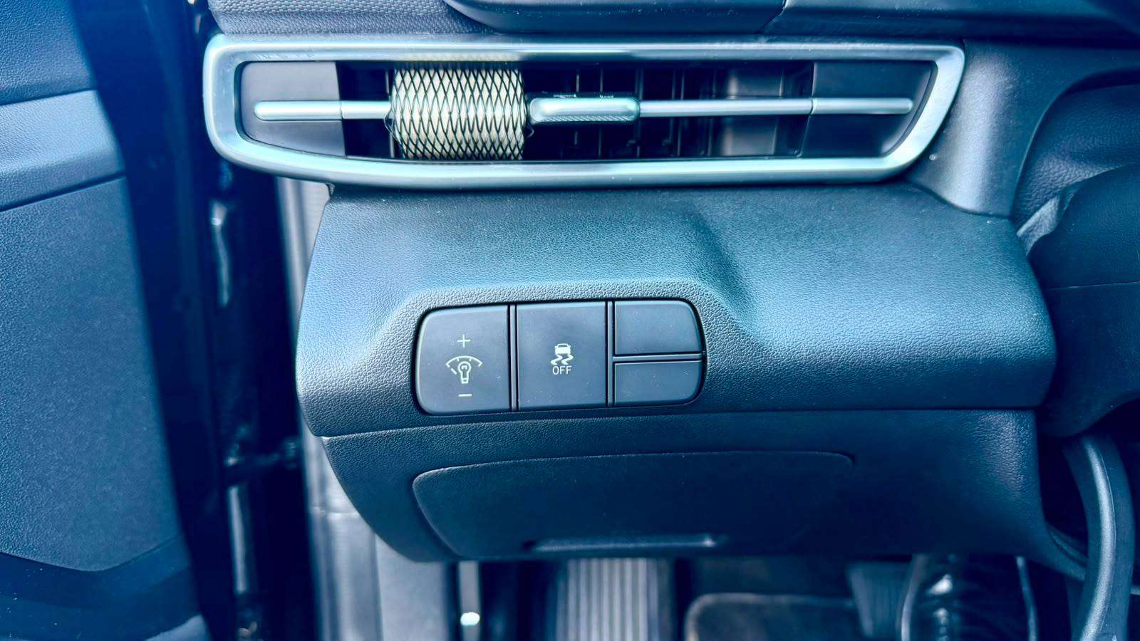 2025 Hyundai Elantra — view 14