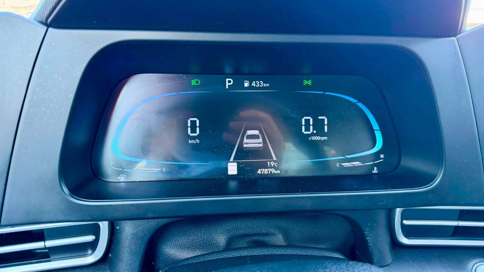 2025 Hyundai Elantra — view 11