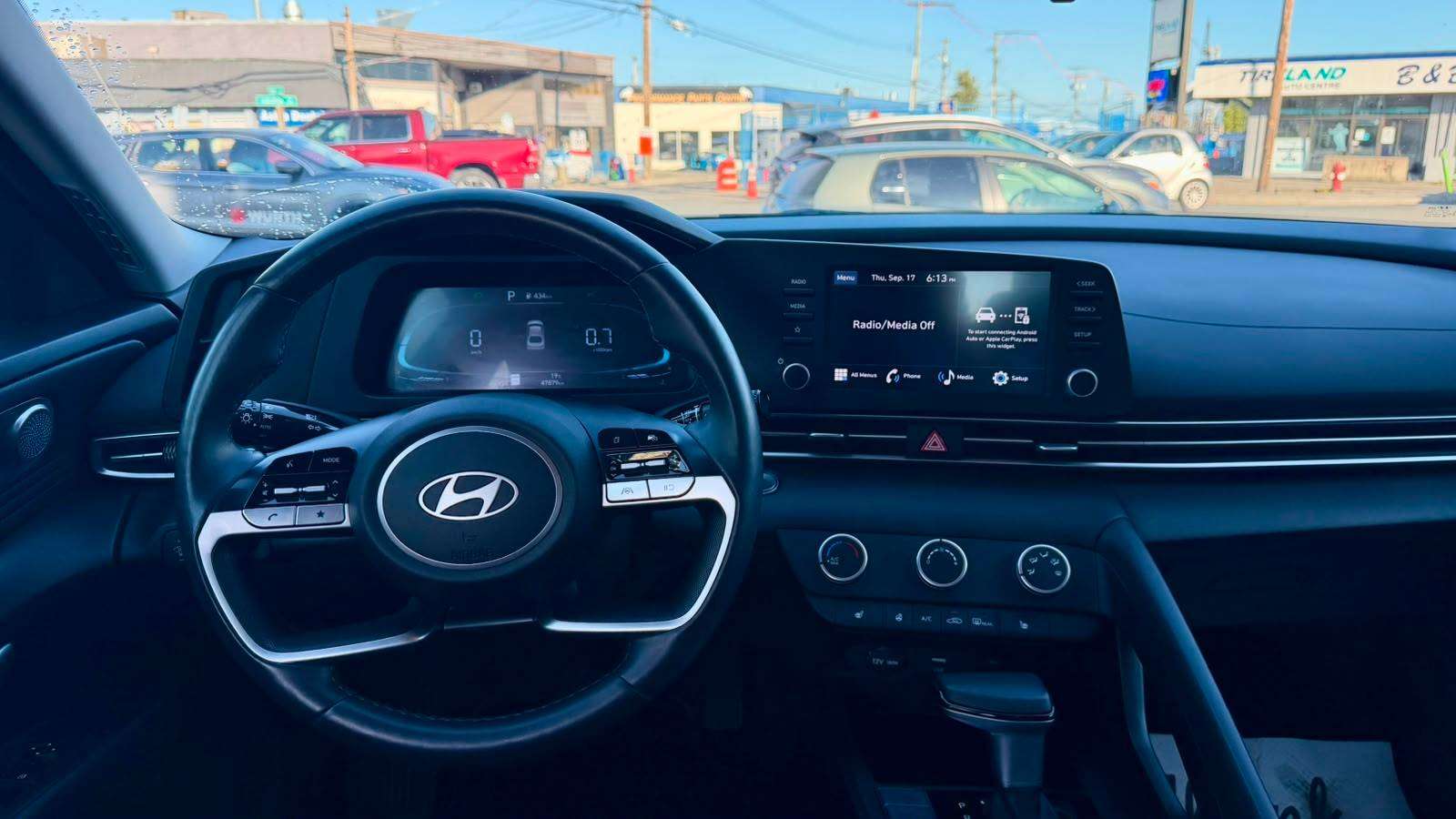 2025 Hyundai Elantra — view 9