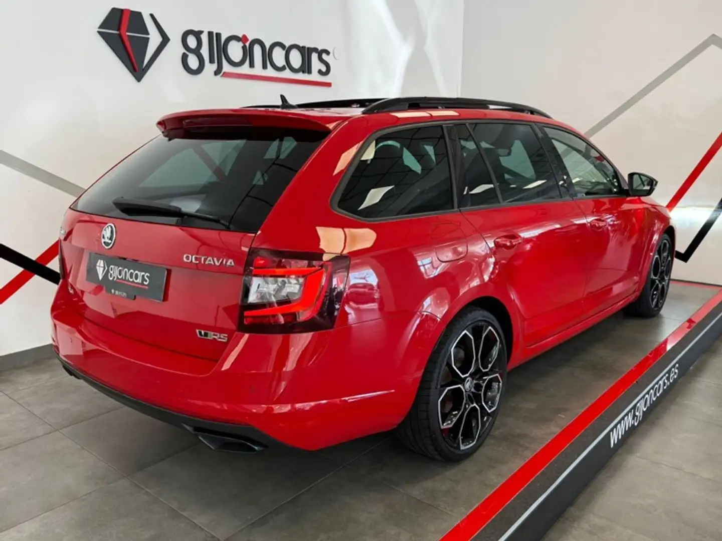Skoda Octavia Combi 2.0TDI RS 4x4 DSG 135kW Rojo - 2