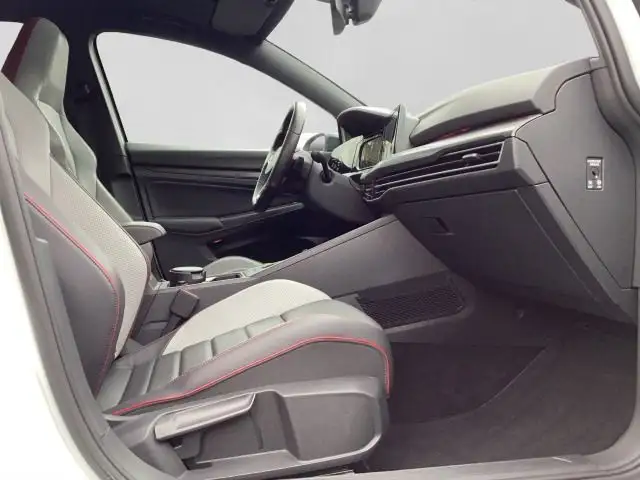 Volkswagen Golf view 4