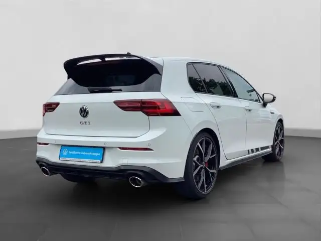 Volkswagen Golf view 3
