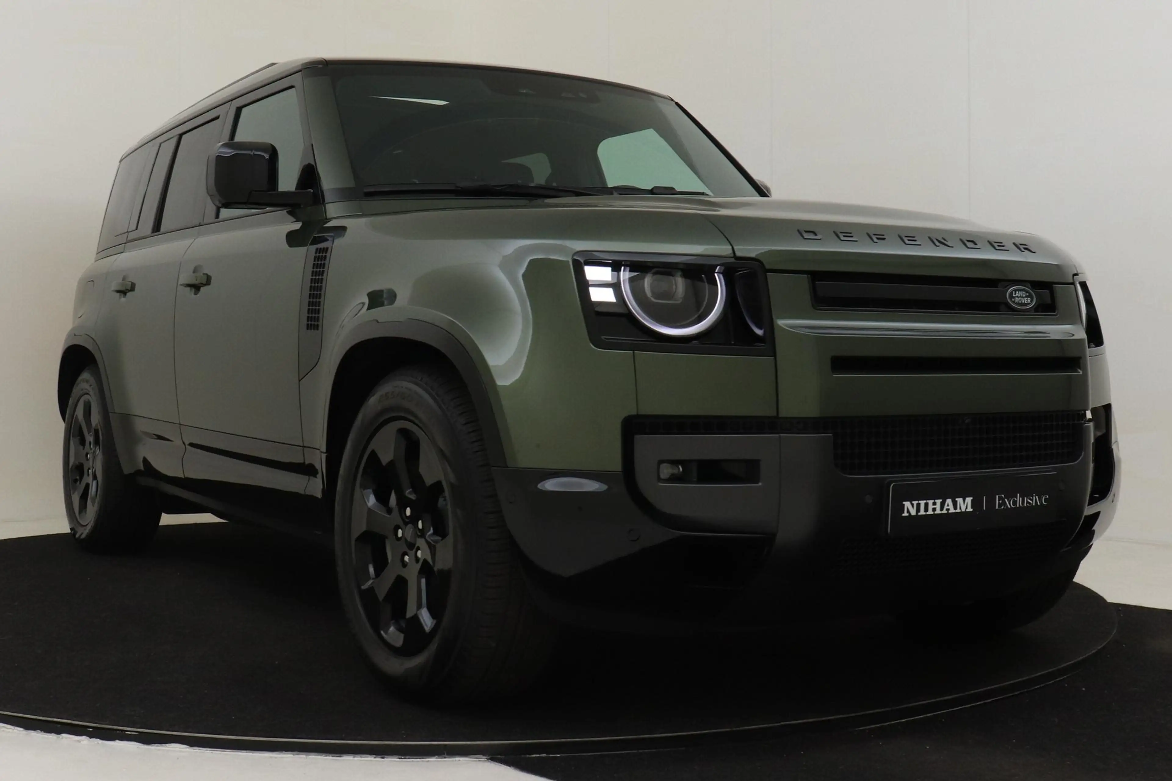 Land Rover Defender 110 2.0 P300e 110 X-DYNAMIC SE WOOLSTONE METALLIC| — photo 11