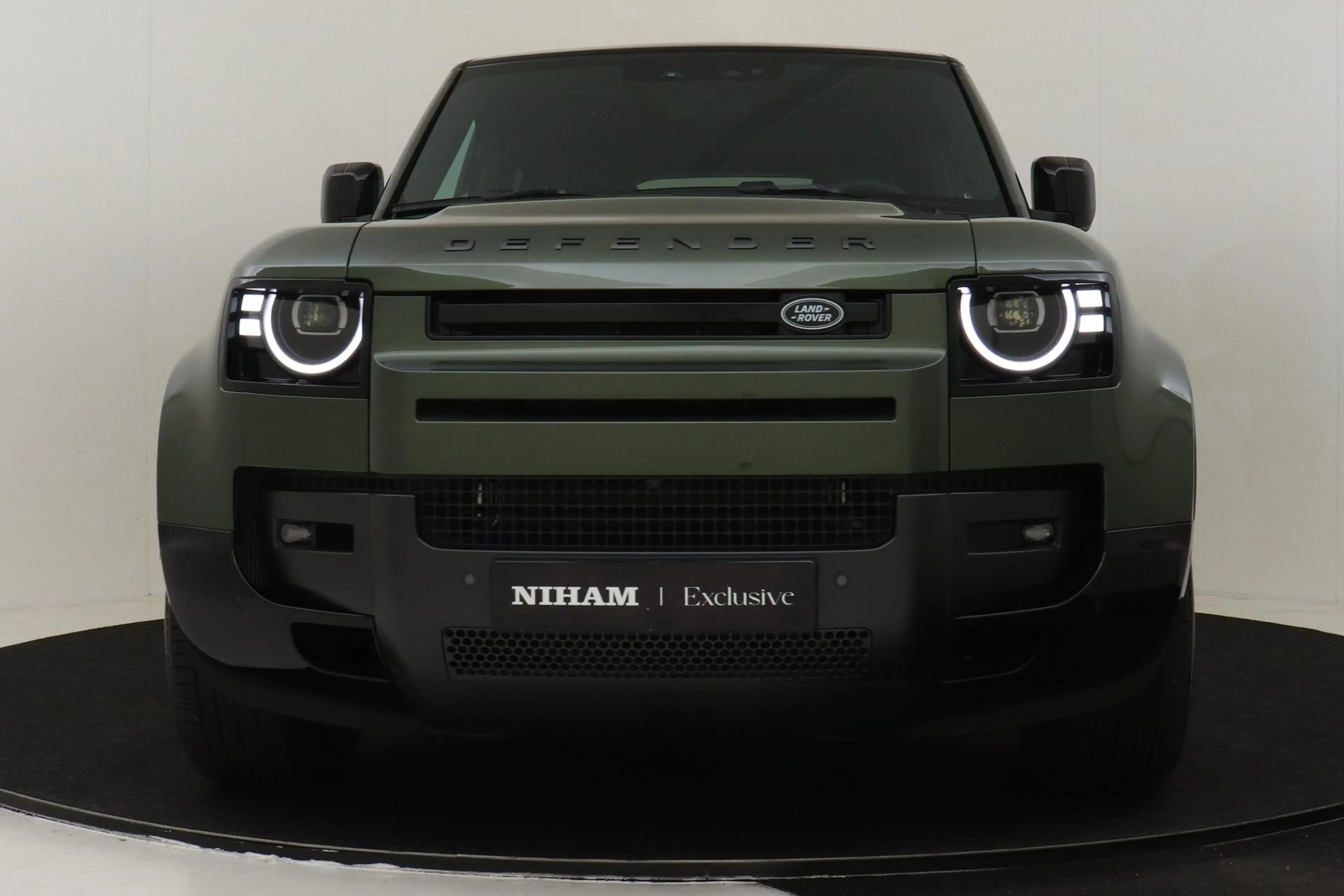 Land Rover Defender 110 2.0 P300e 110 X-DYNAMIC SE WOOLSTONE METALLIC| — photo 9