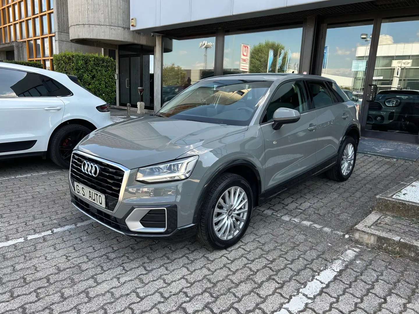 Audi Q2 35 1.5 tfsi Business Design s-tronic GRANDINATA Gris - 1