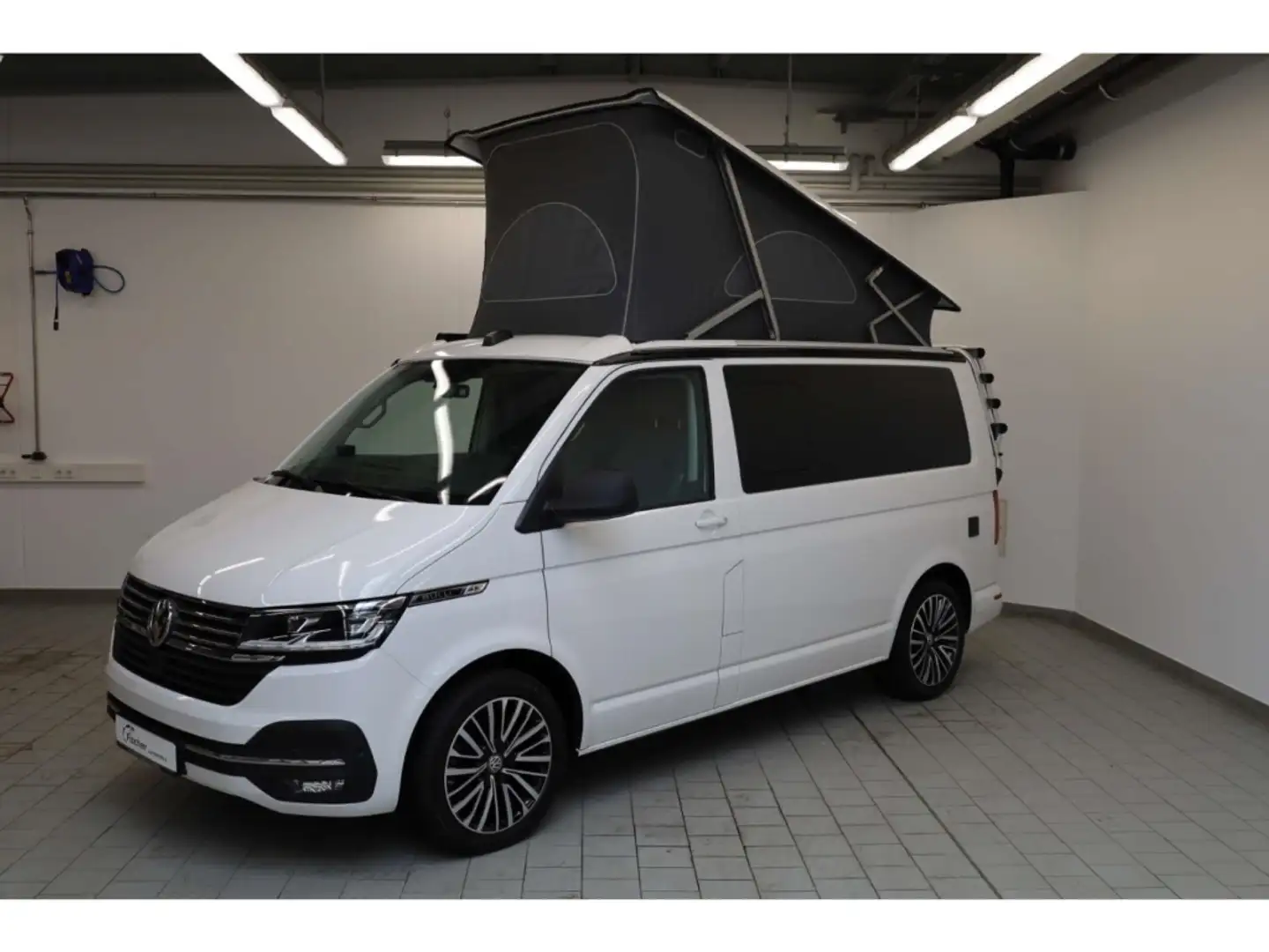 Volkswagen T6.1 California 2.0 TDI 4Motion Beach DSG Küche Weiß - 2