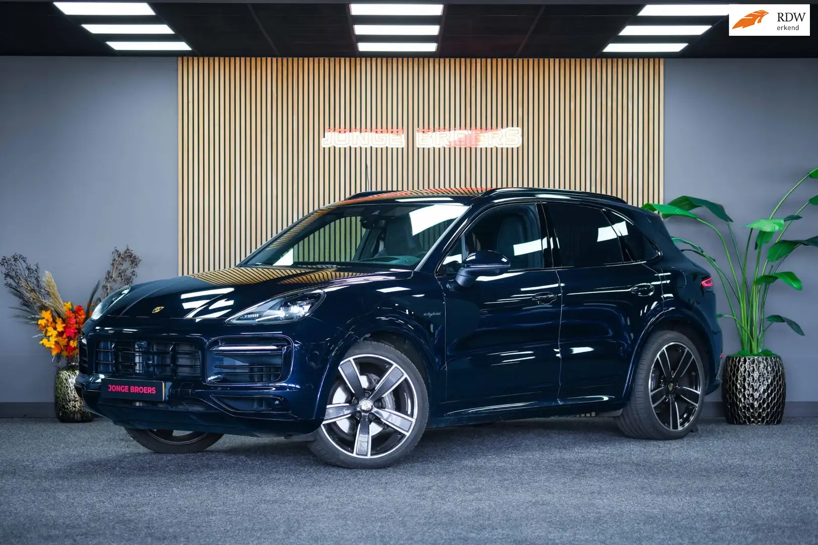 Porsche Cayenne 3.0 E-Hybrid Platinum Edition Blauw - 1
