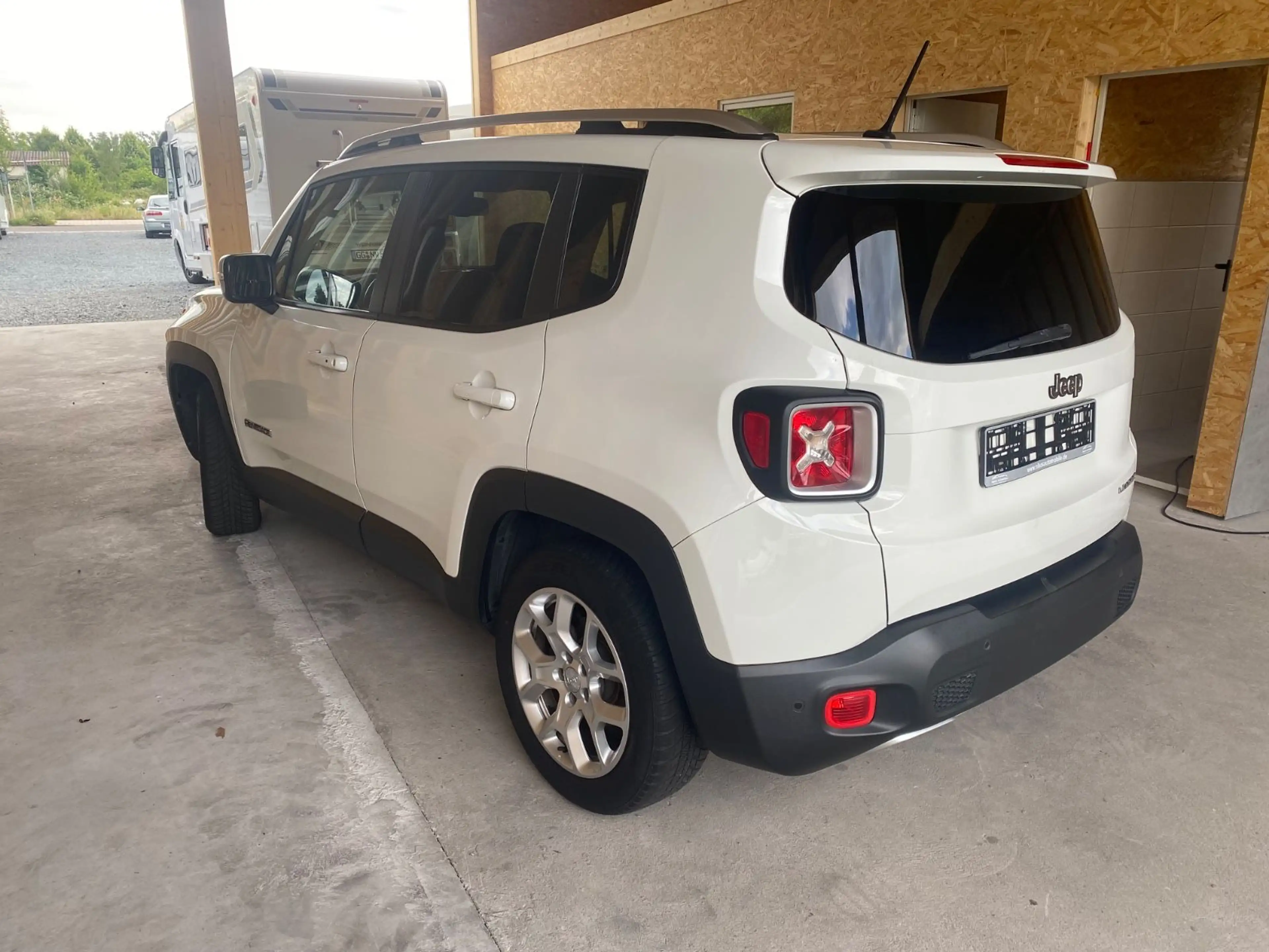 Jeep Renegade Limited FWD — photo 4