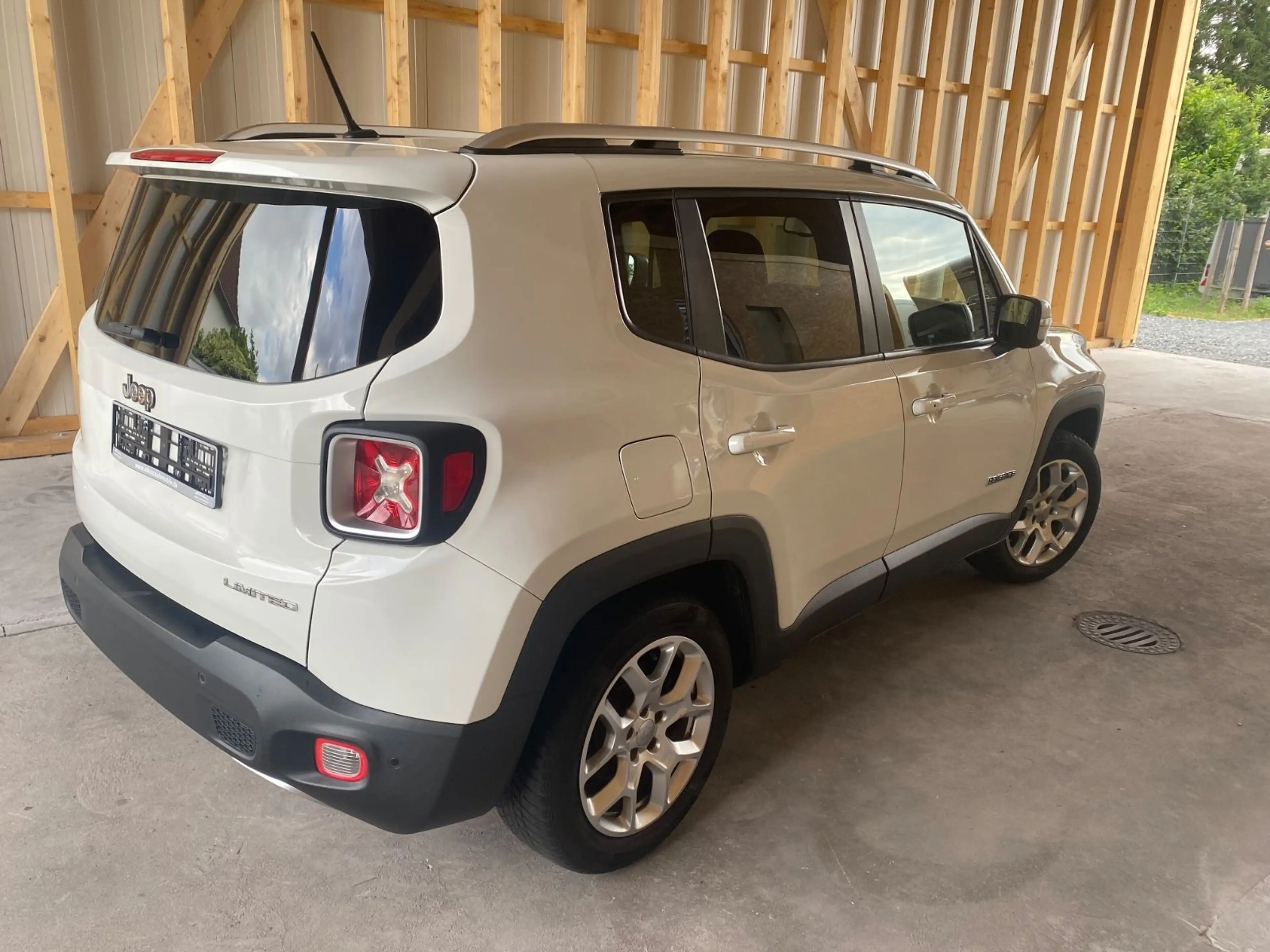 Jeep Renegade Limited FWD — photo 3