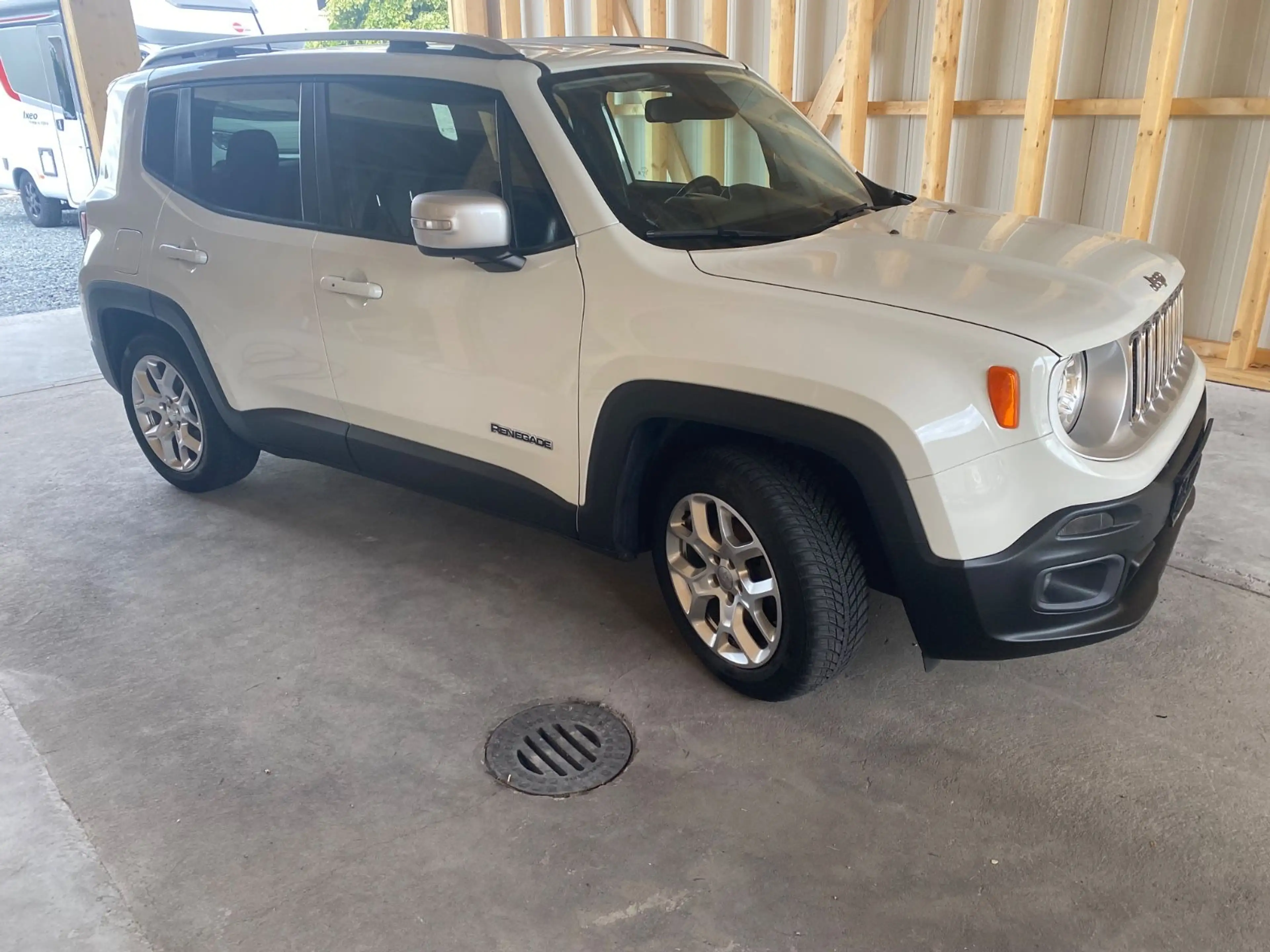 Jeep Renegade Limited FWD — photo 2