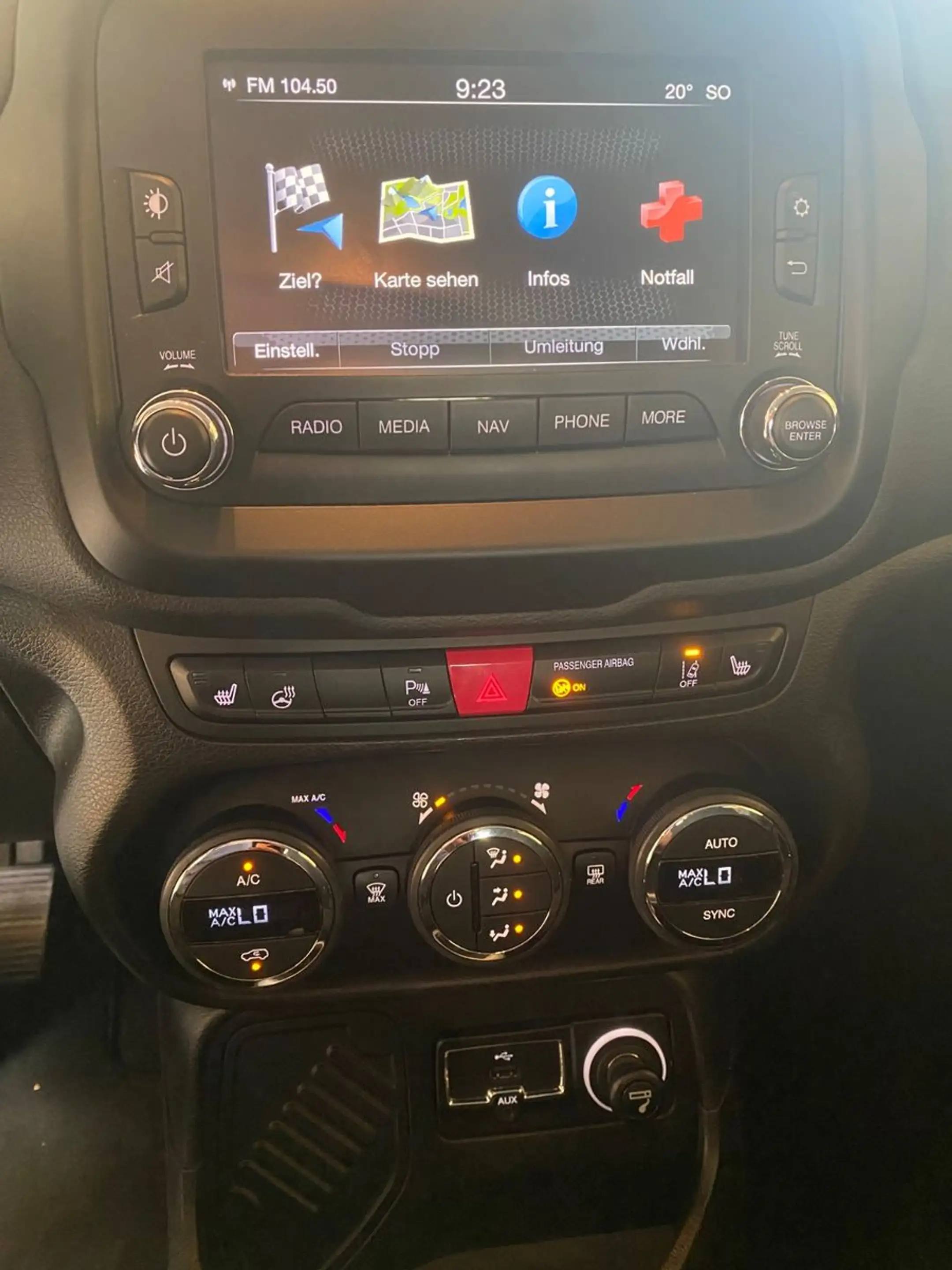 Jeep Renegade Limited FWD — photo 13