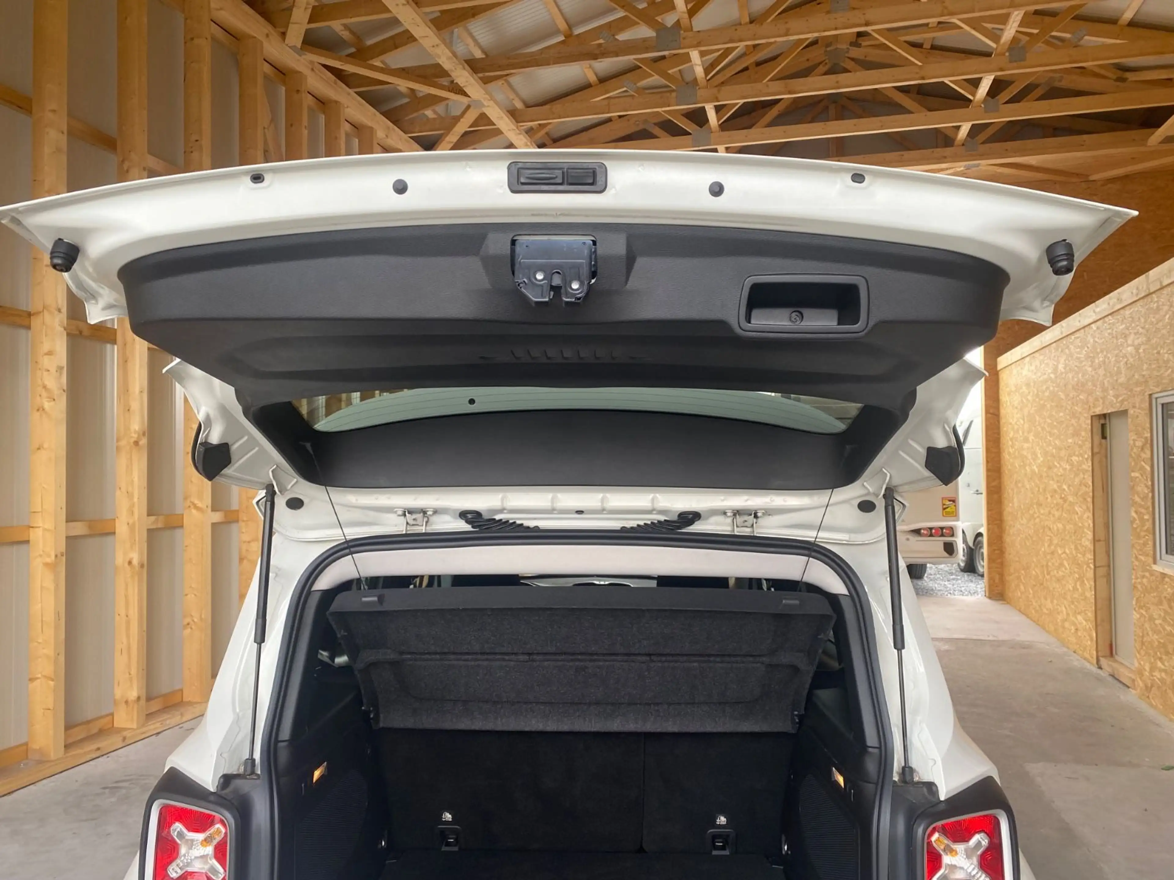 Jeep Renegade Limited FWD — photo 5