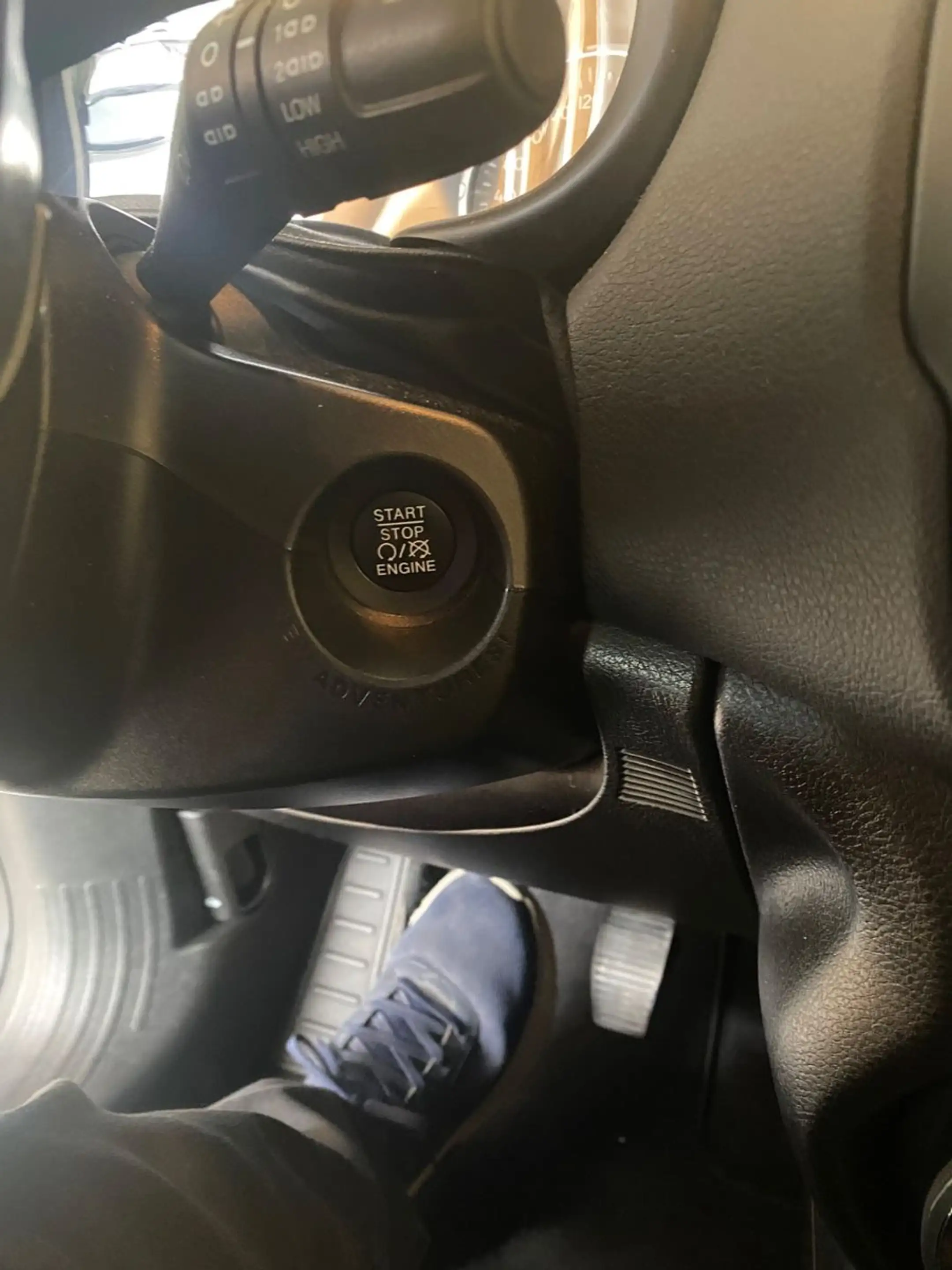 Jeep Renegade Limited FWD — photo 15