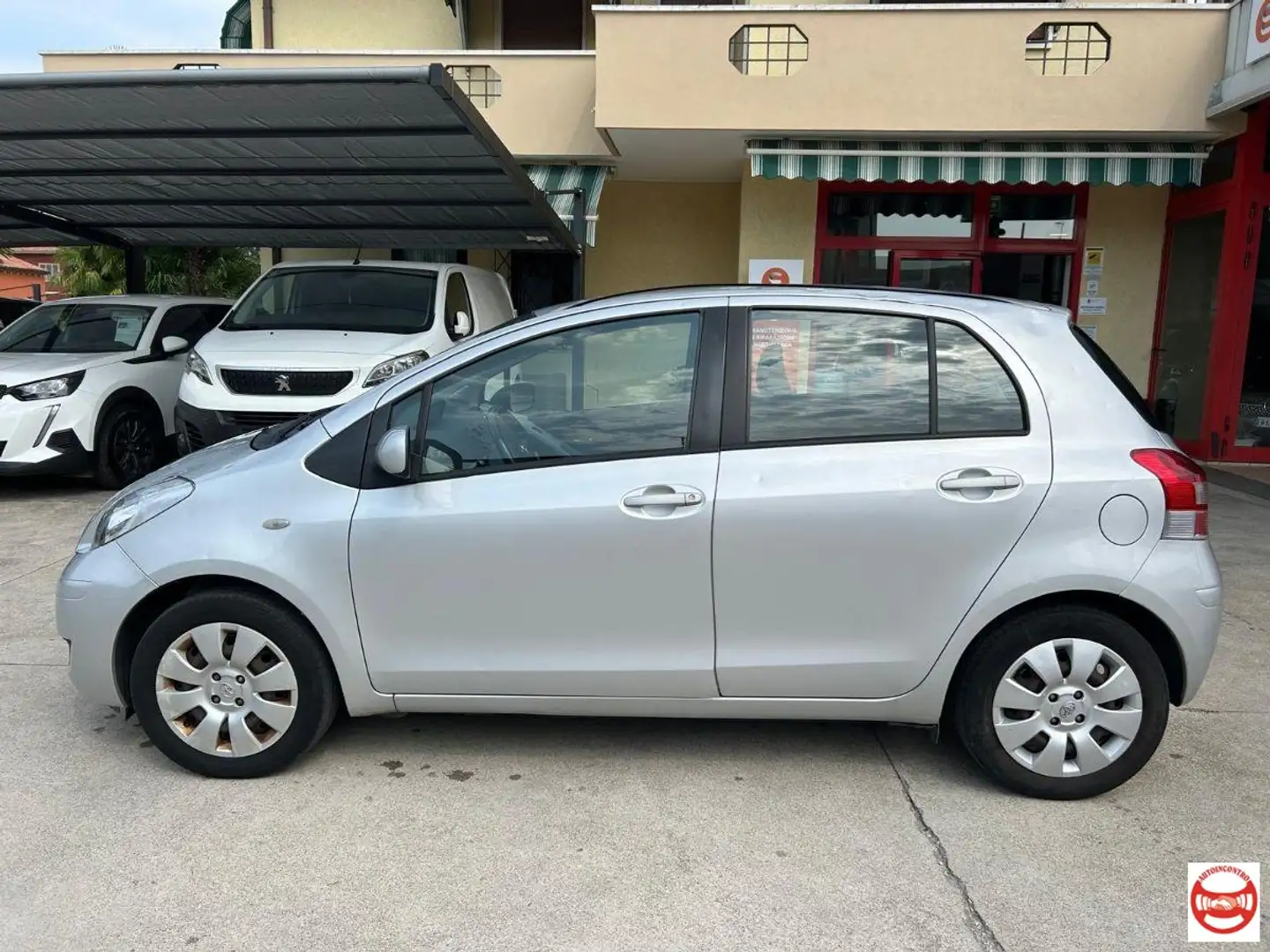 Toyota Yaris 5p 1.0 Sol Gpl Bianco - 2