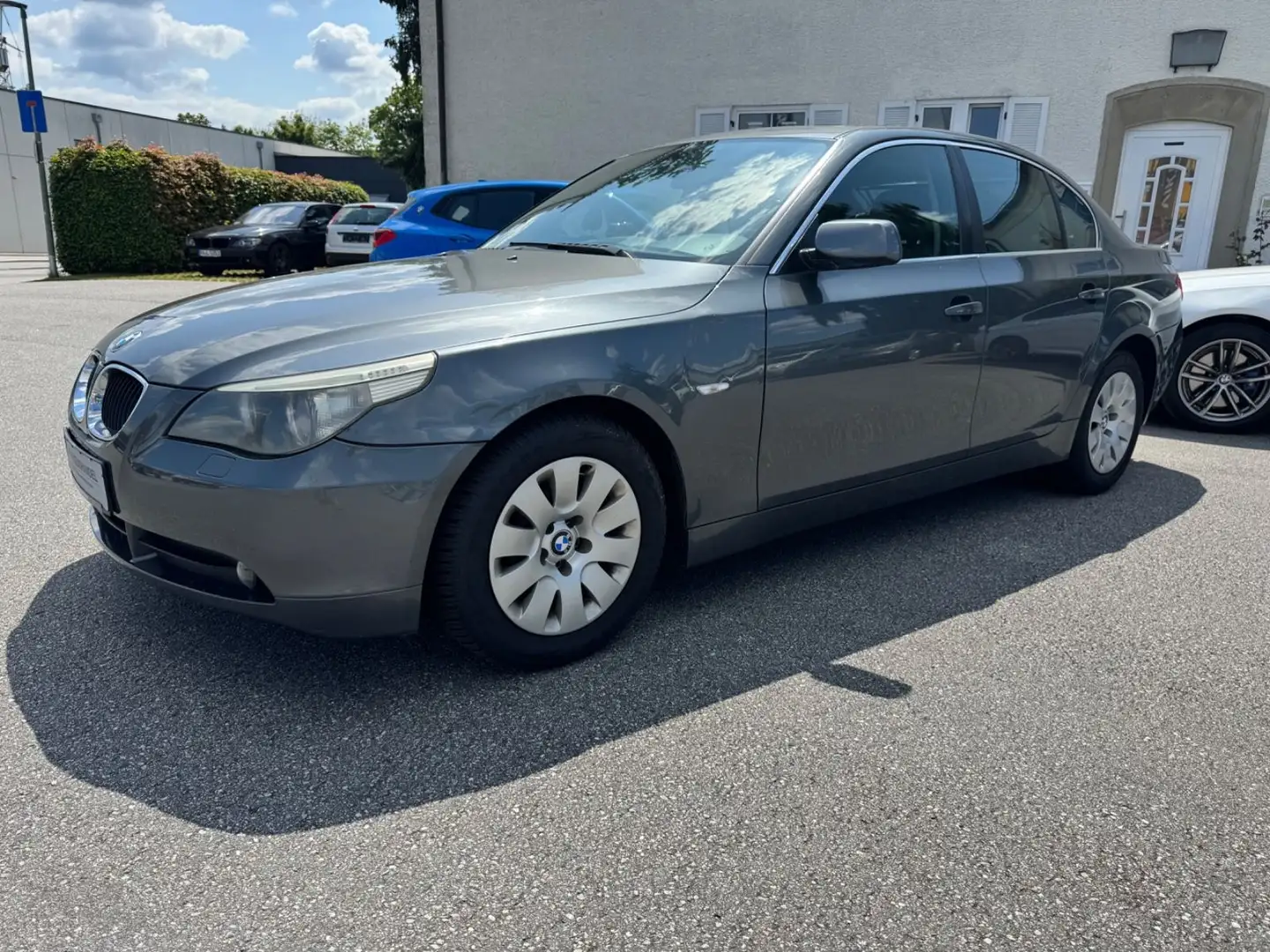 BMW 520 i Limousine *1.HAND*Schalter* Grau - 1