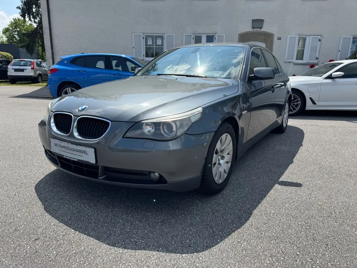 BMW 520 i Limousine *1.HAND*Schalter* Grau - 2
