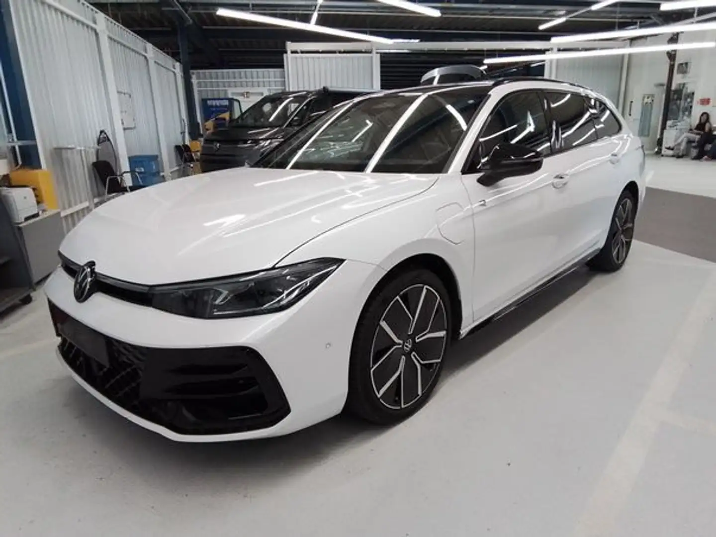 Volkswagen Passat Variant e-Hybrid 1.5 TSI DSG R-Line DCC AHK*PANO*HARMAN... Weiß - 1