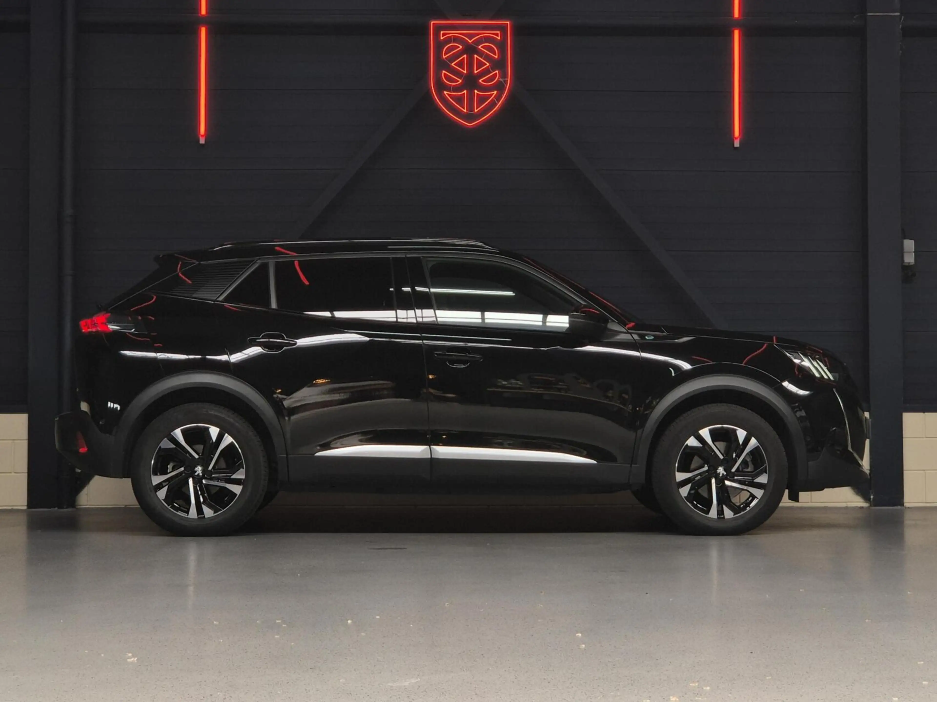 Peugeot e-2008 EV GT Pack 50 kWh |CAM.|CRUISE|APP|SFEER — photo 3