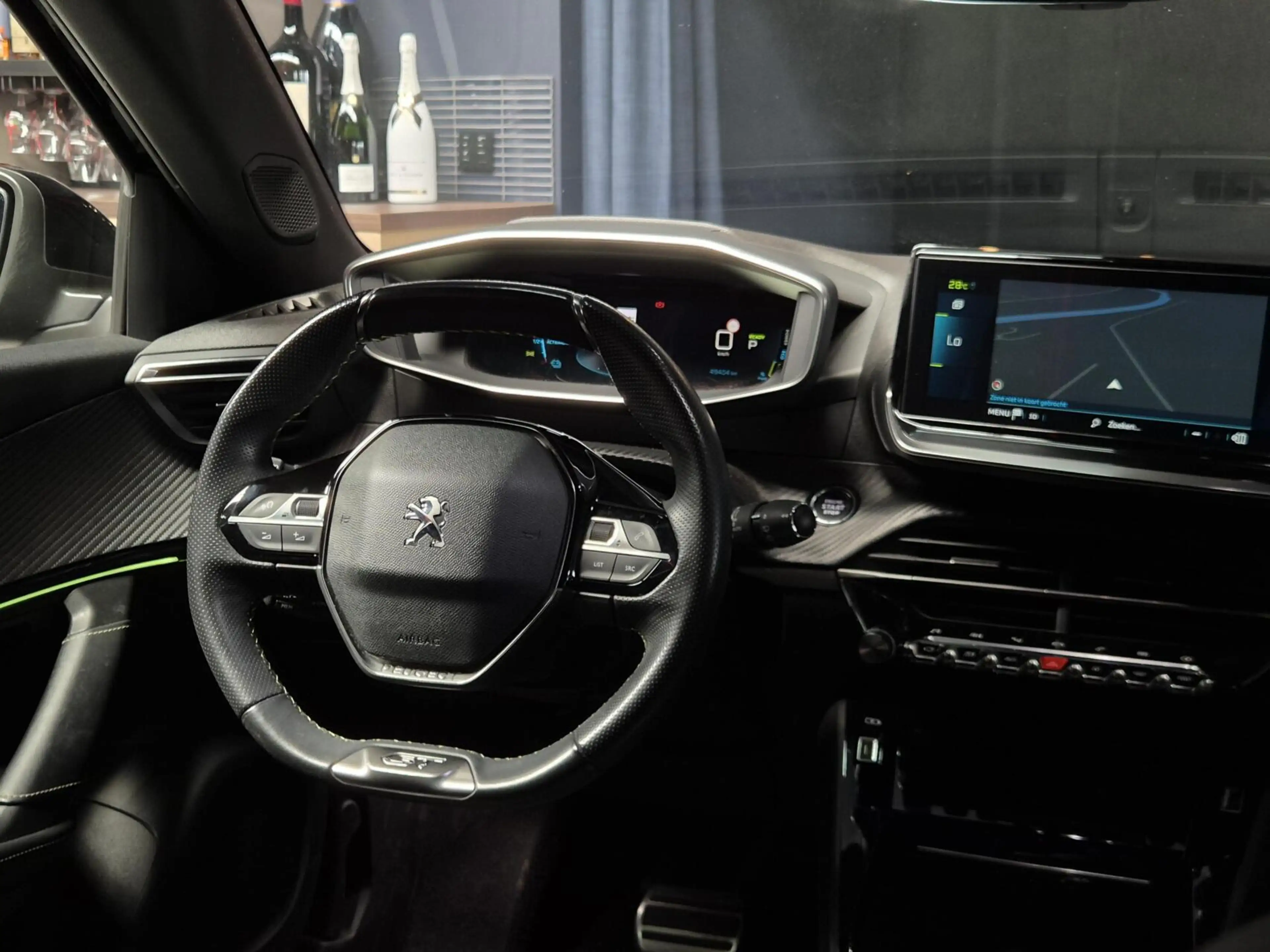 Peugeot e-2008 EV GT Pack 50 kWh |CAM.|CRUISE|APP|SFEER — photo 6