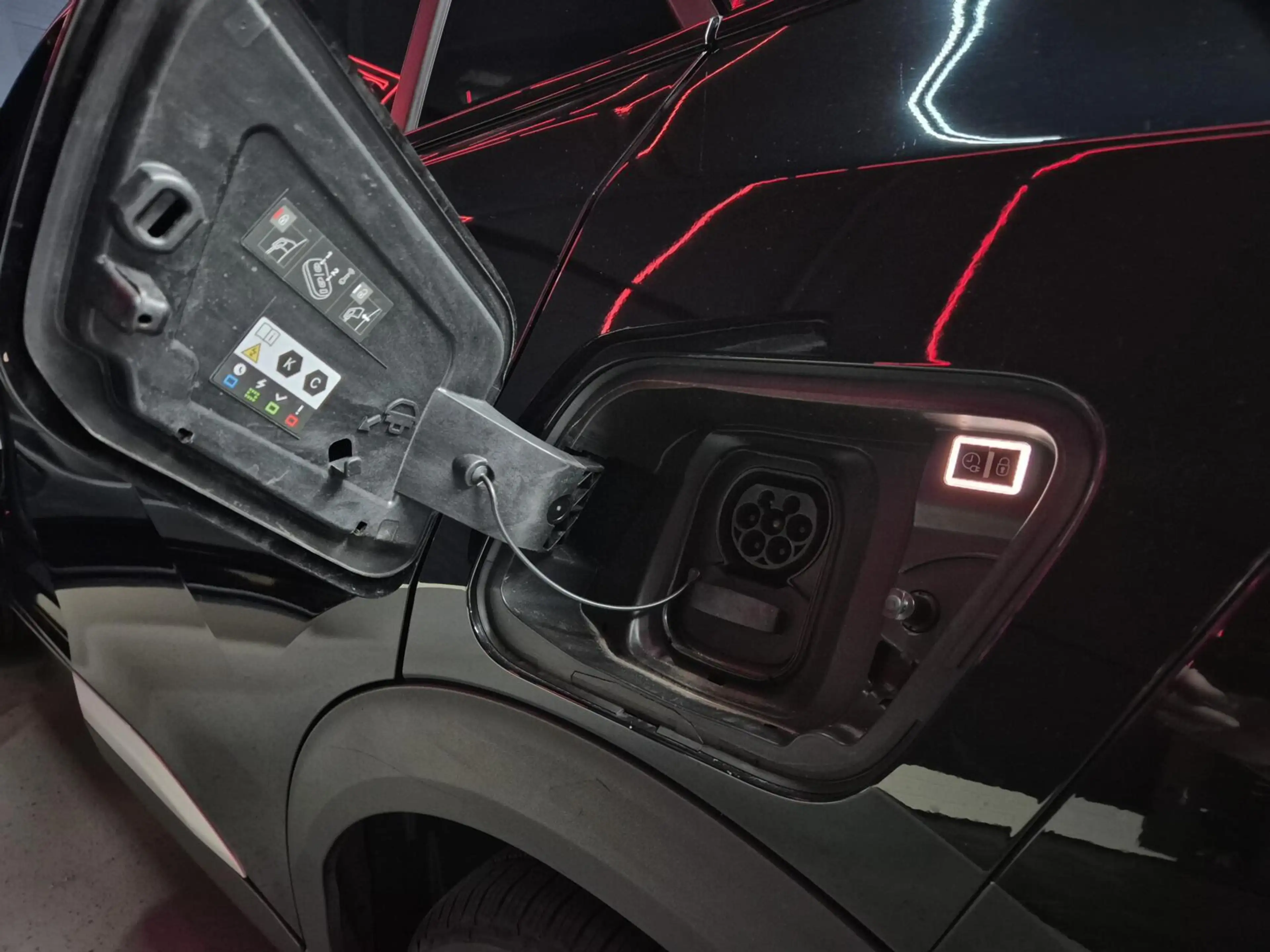 Peugeot e-2008 EV GT Pack 50 kWh |CAM.|CRUISE|APP|SFEER — photo 36